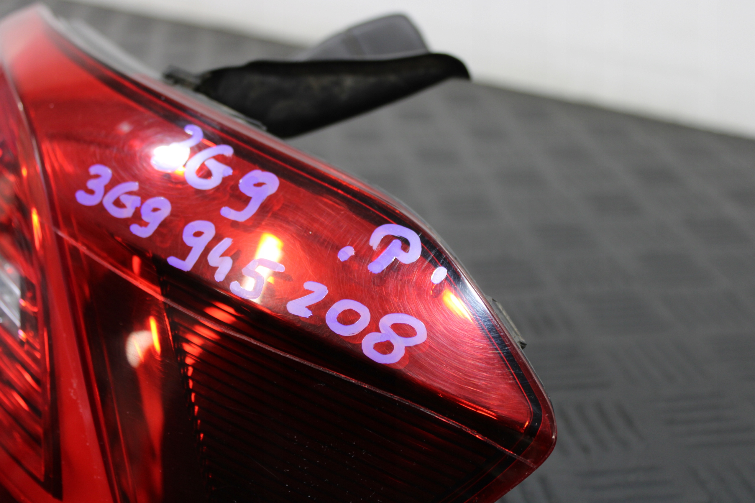 light right rear part 3G9945208 VW PASSAT B8 3G0 3G9