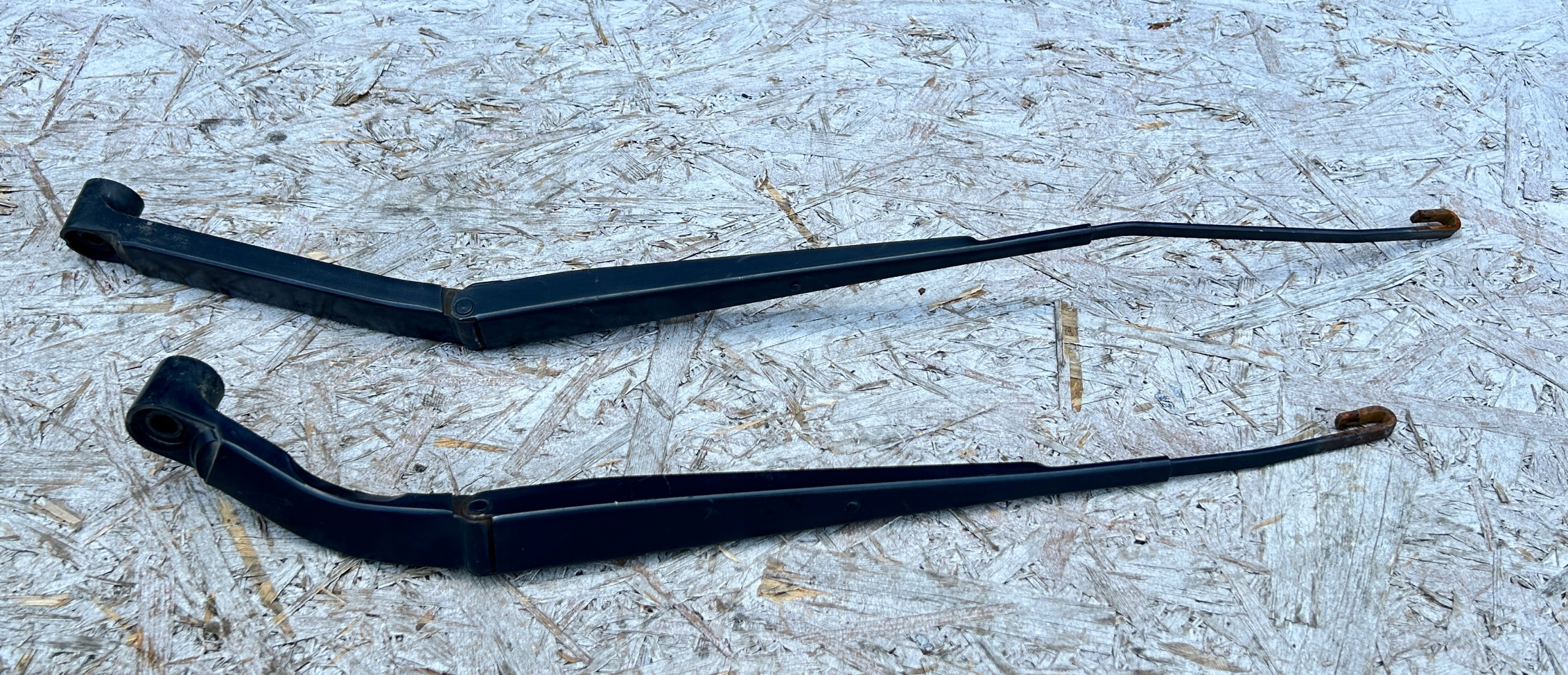wiper arms front right + left NISSAN LEAF and ZE0 10- PARA