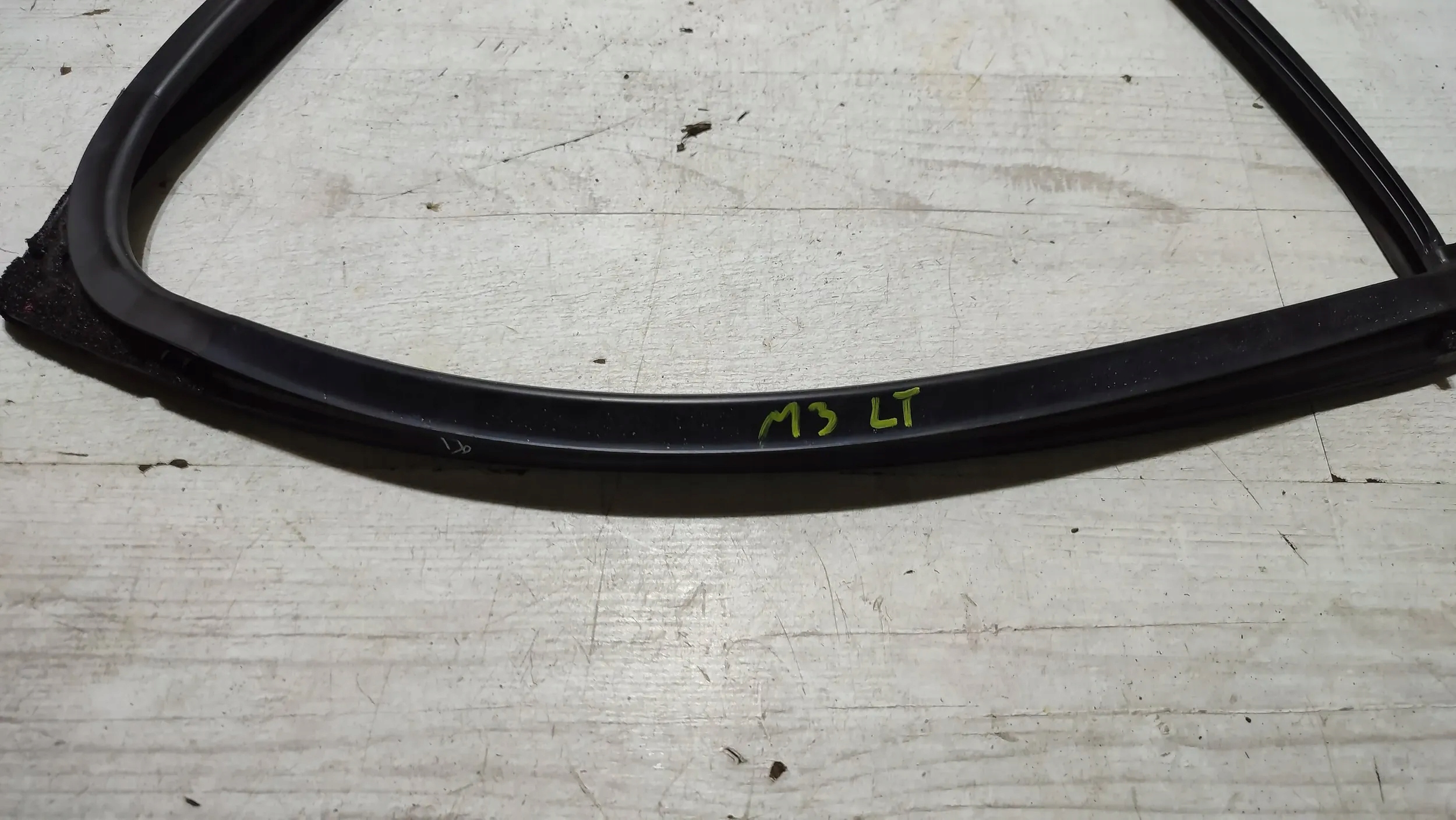 Mazda 3 III BM 17r rear part side left gasket windows door