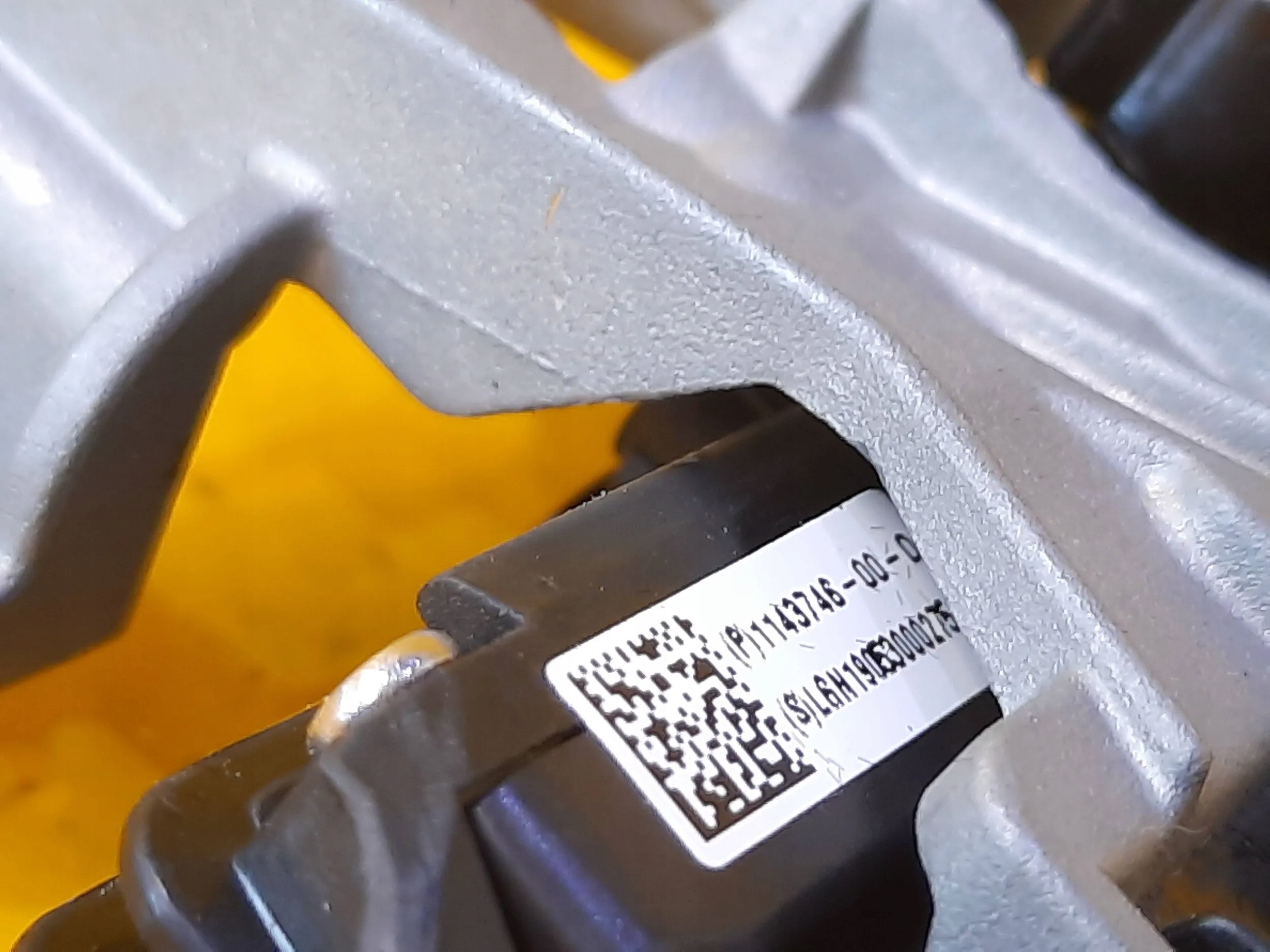 Tesla Model 3 KAMERA ASYSTENT PASA ruchu 1143746-00-D Marka Tesla