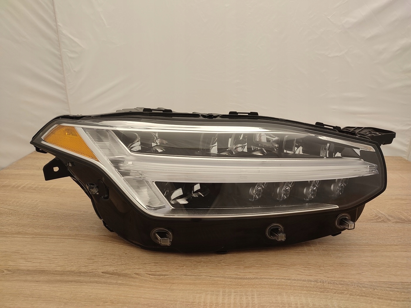 VOLVO XC90 MID LED 2019- LIFTING PRAWY USA