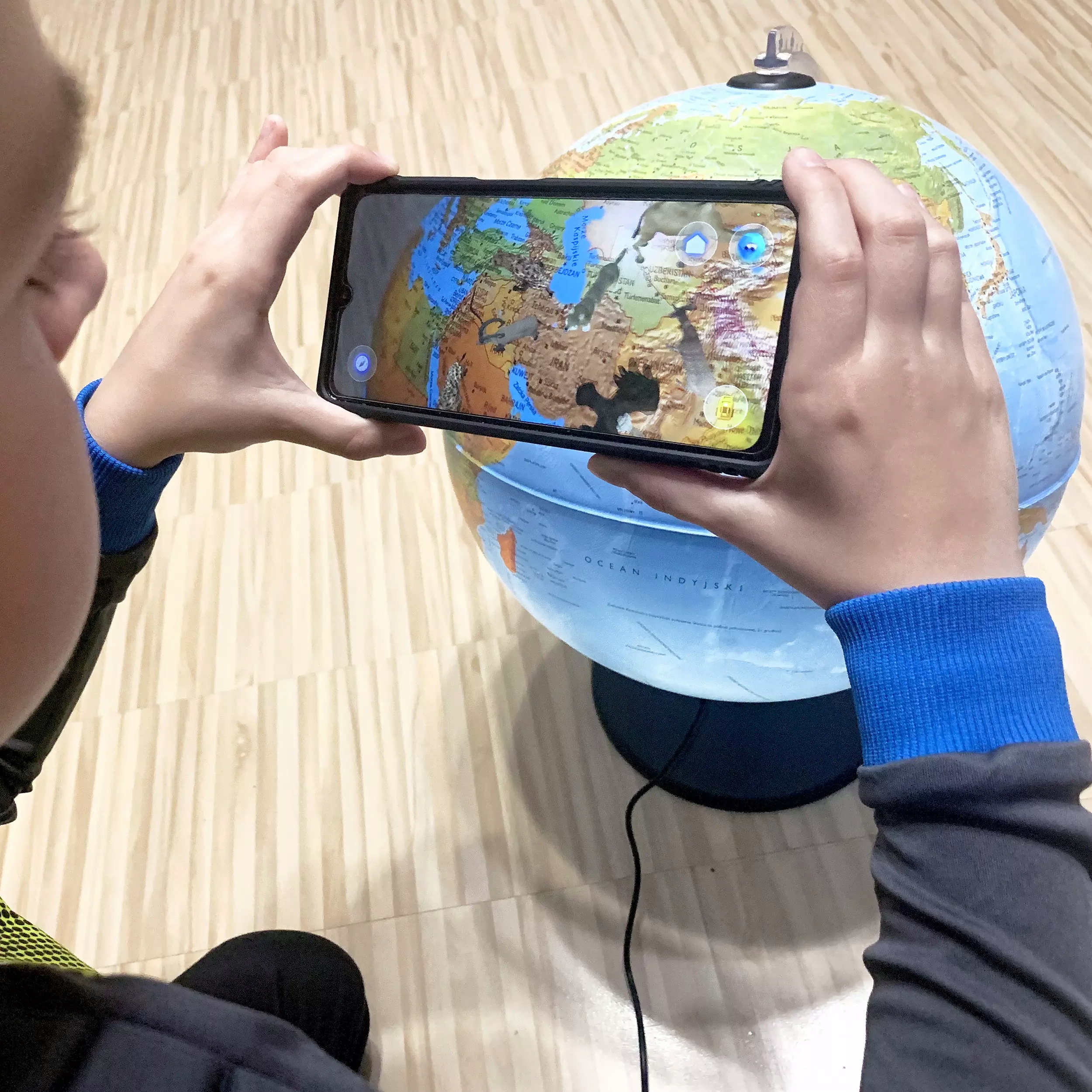 Globus dla dzieci podświetlany z aplikacją pomysł na prezent SMART Szkoła Marka Nova Rico