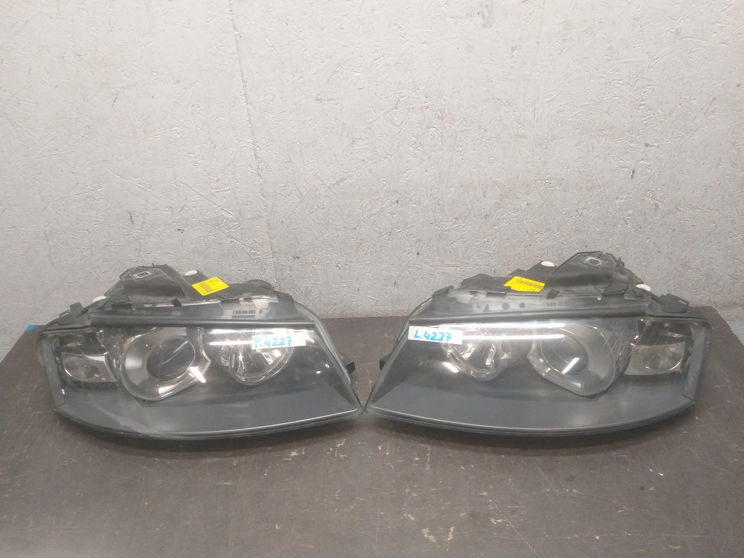 light lights front right left AUDI A3 02-05 XENON 8P0941004D 8P0941029D