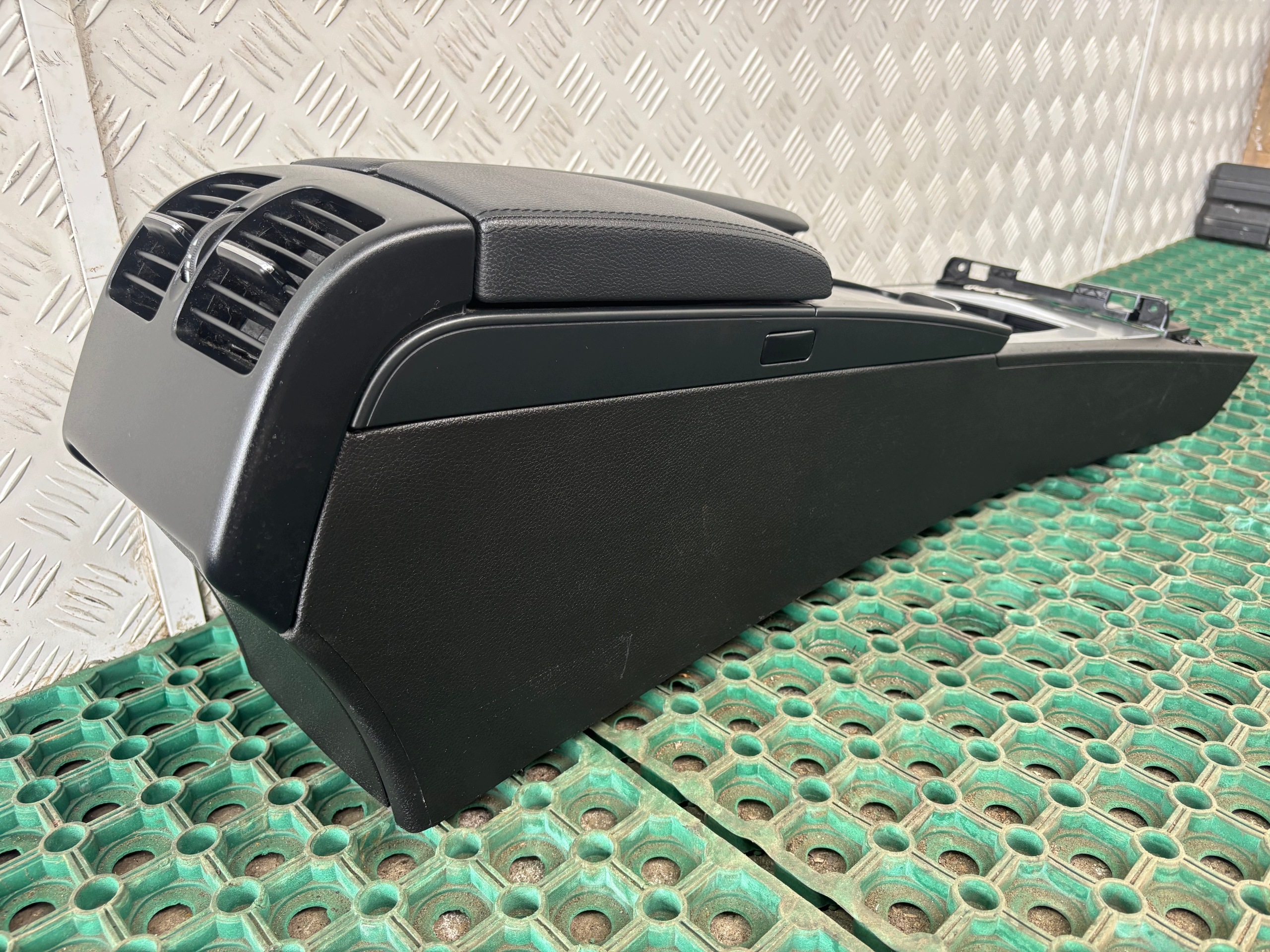 MERCEDES E-KLASA W207 TUNEL central armrest leather EUROPA OE
