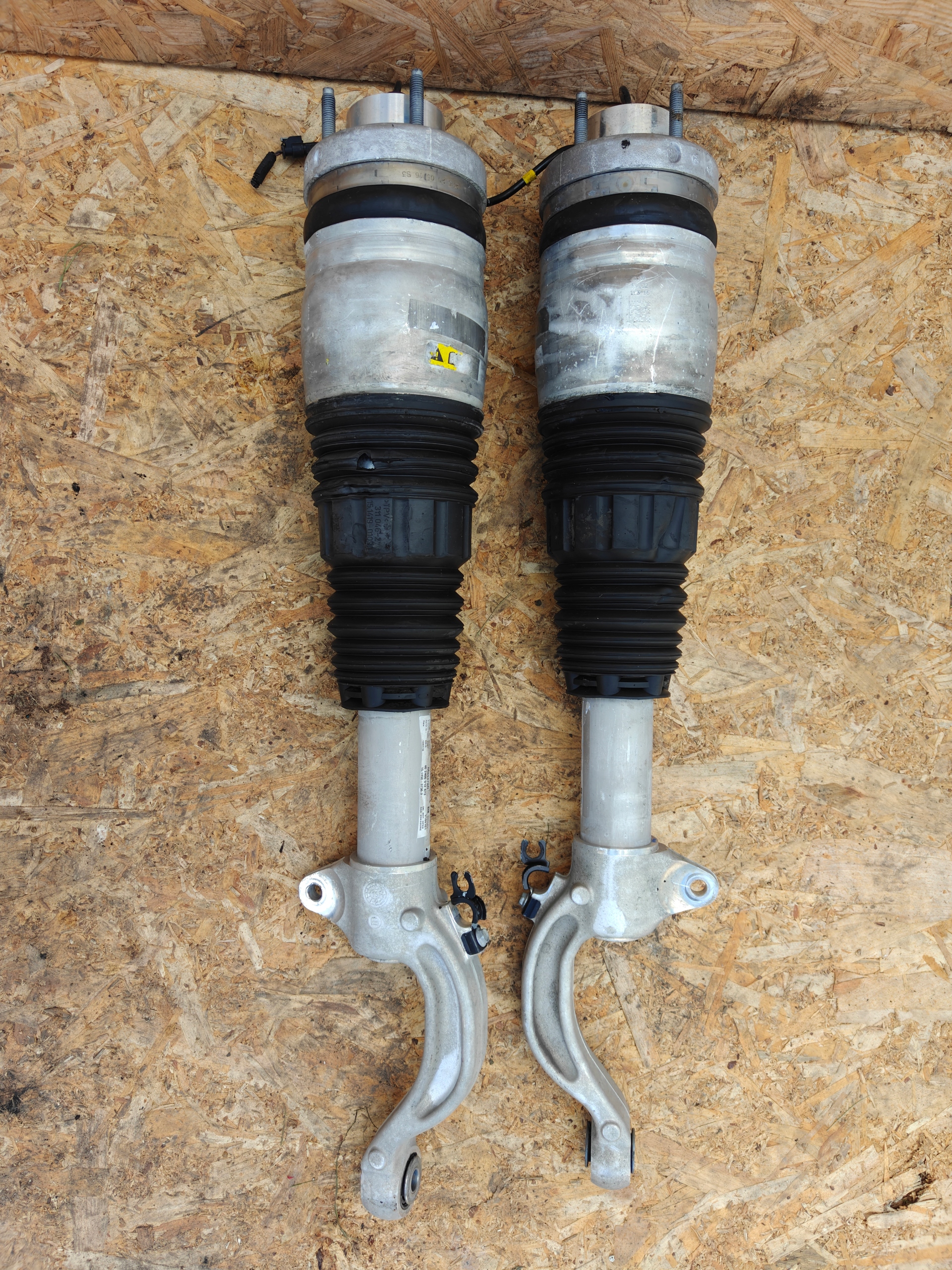 shock absorber left front front MASERATI LEVANTE 06700374370 06700374380