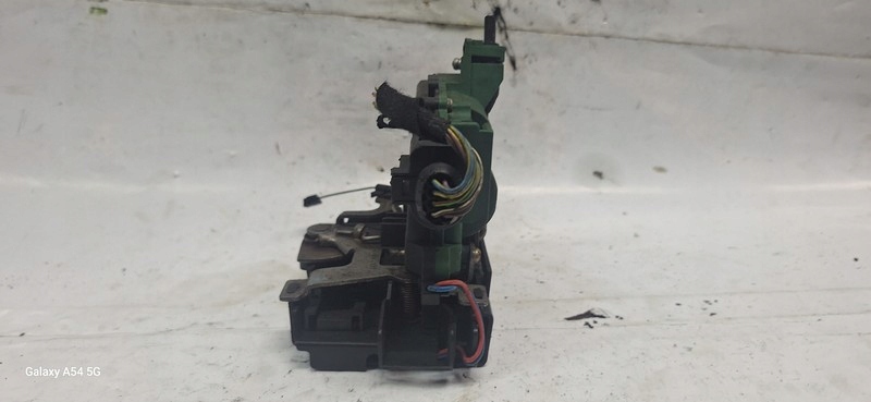 lock door SKODA SUPERB and right front D3B2837016H