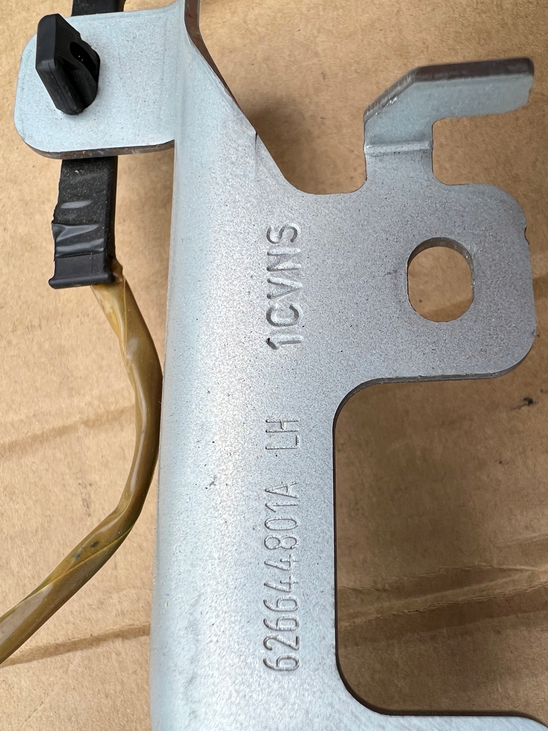 ATTRAGE Space Star II пиропатрон подушки безопасности левый оригинал