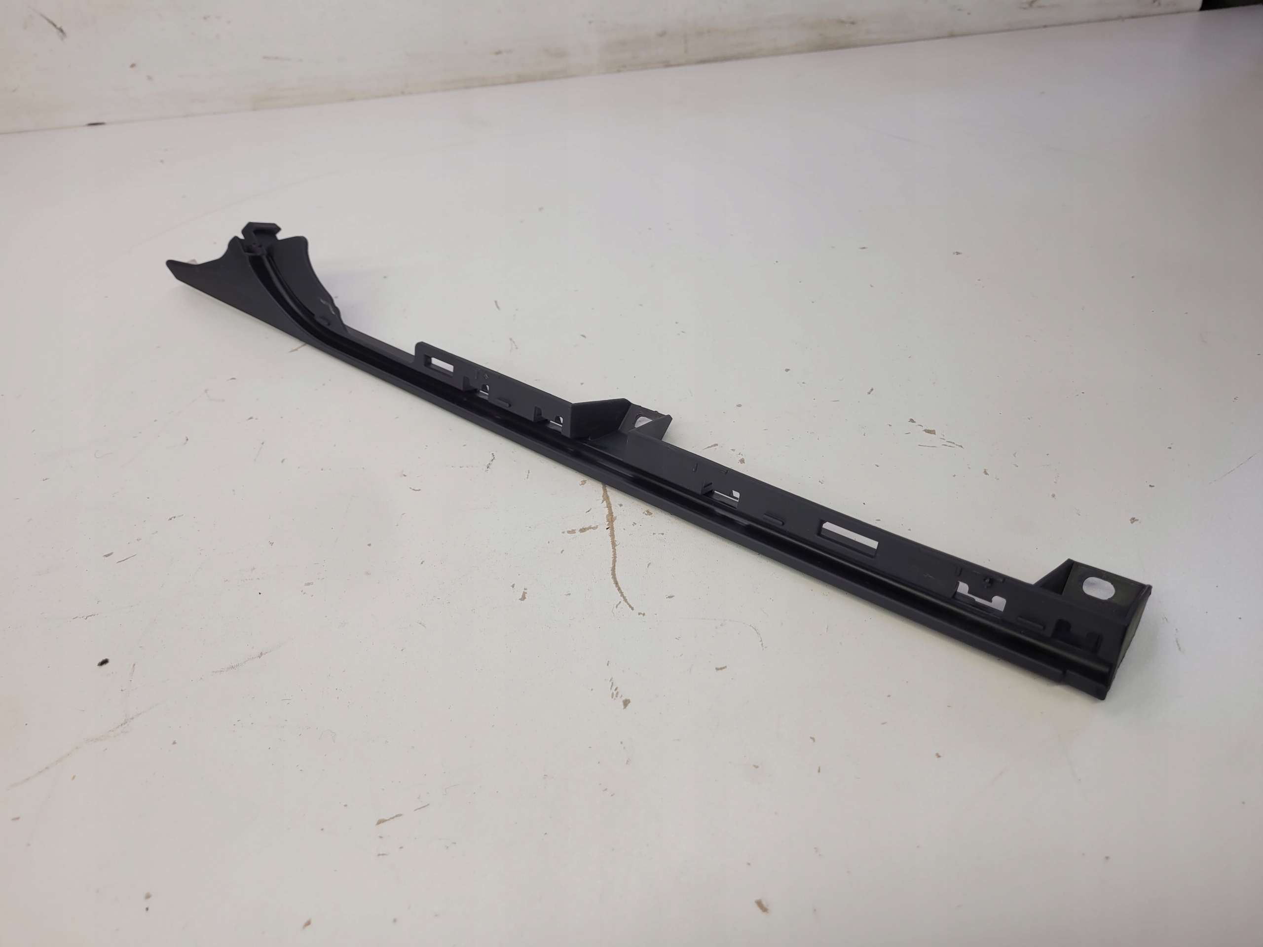 PROWADNICA ROLETY hinten AUDI A8 D4 4H4864306
