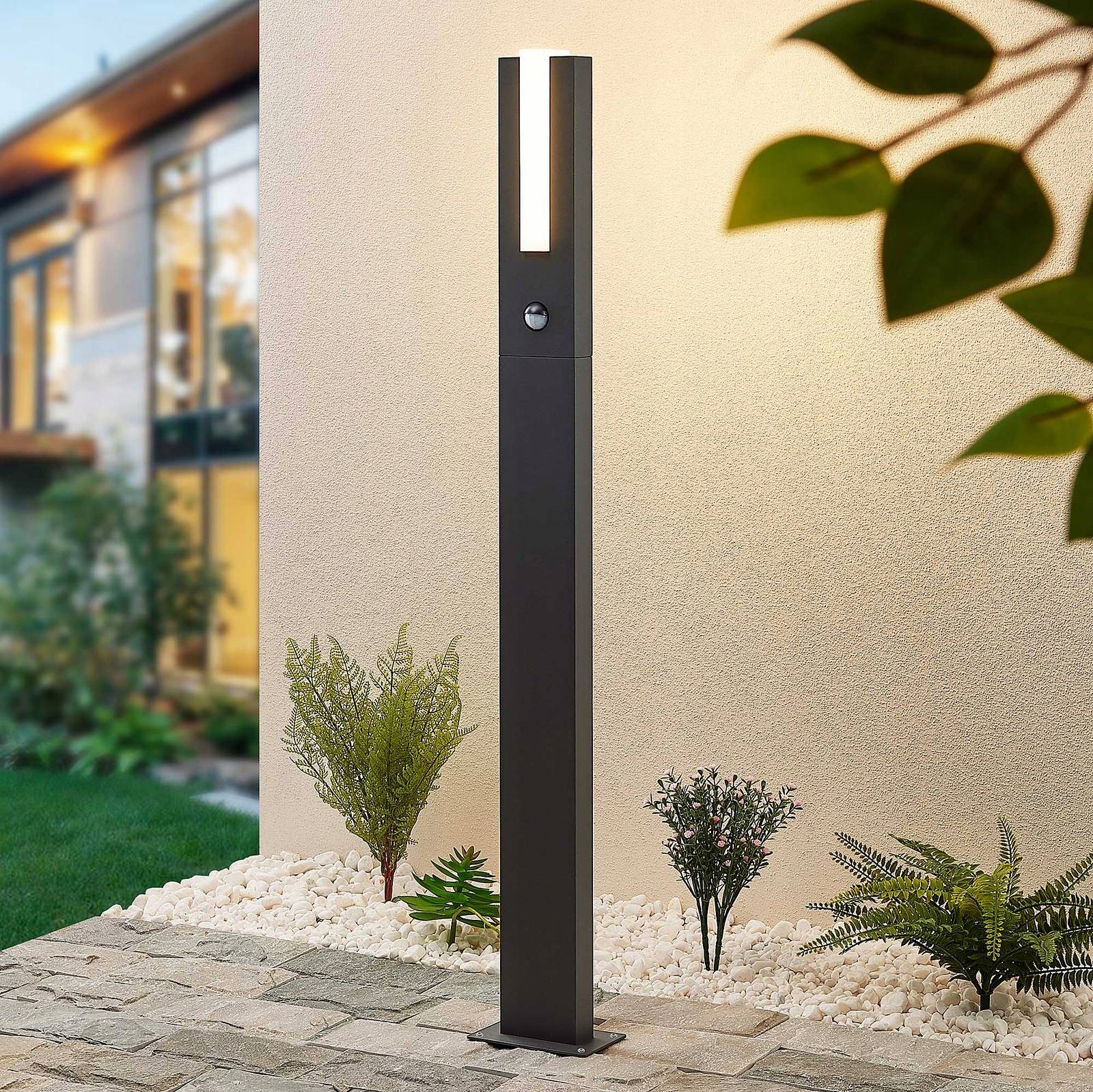 Słupek ogrodowy Led Lucande Virgalia, czujnik ruchu, 100cm, IP54
