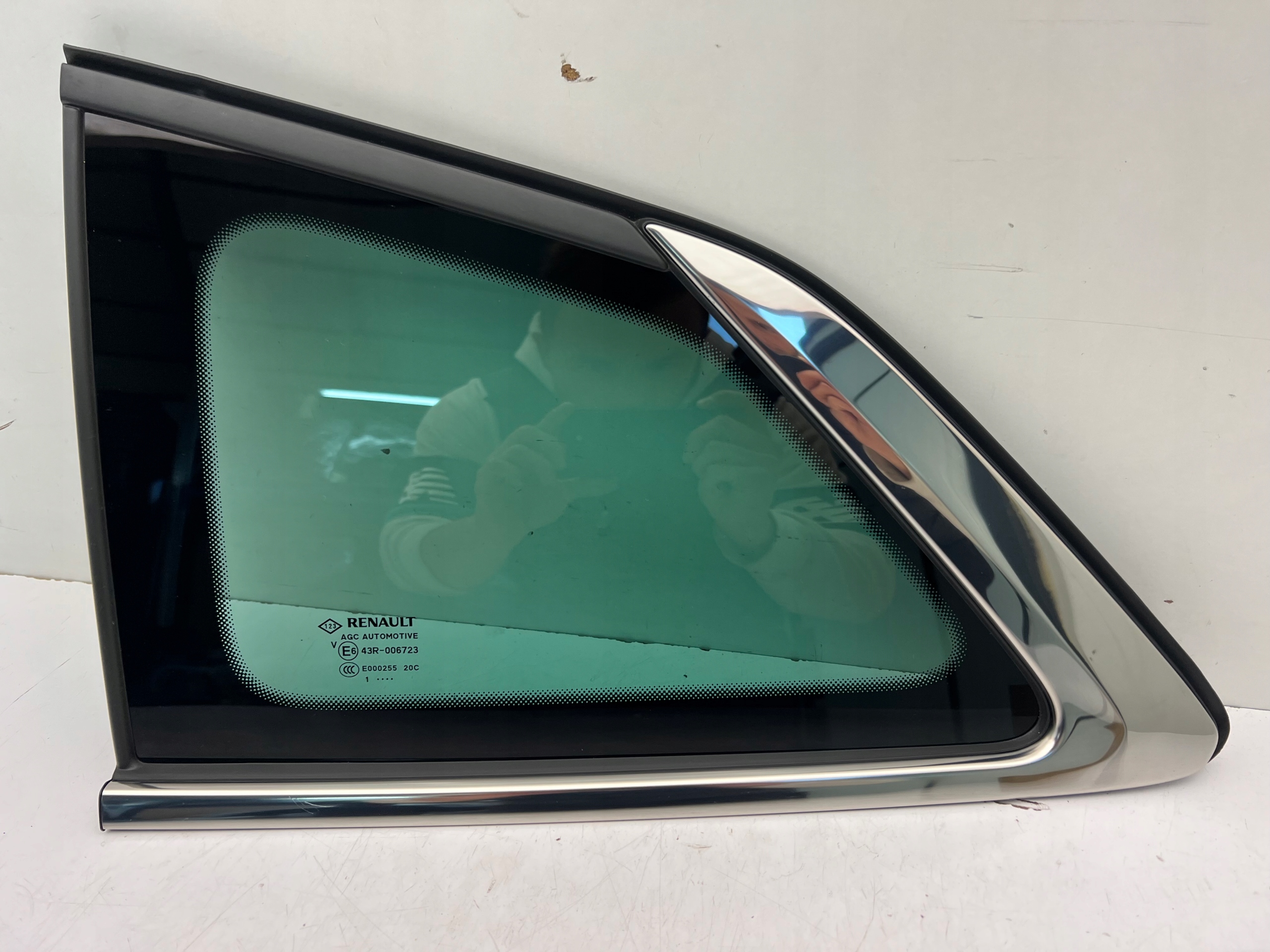 833078702R - RENAULT MEGANE IV УНІВЕРСАЛ КУЗОВНЕ СКЛО ЛІВЕ
