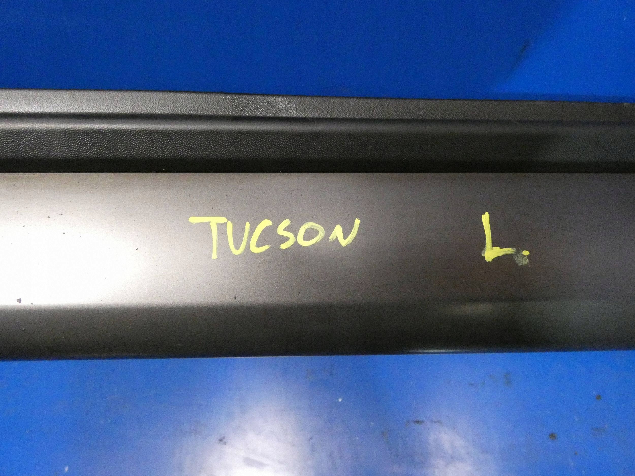 HYUNDAI TUCSON III moulding threshold exterior cap left