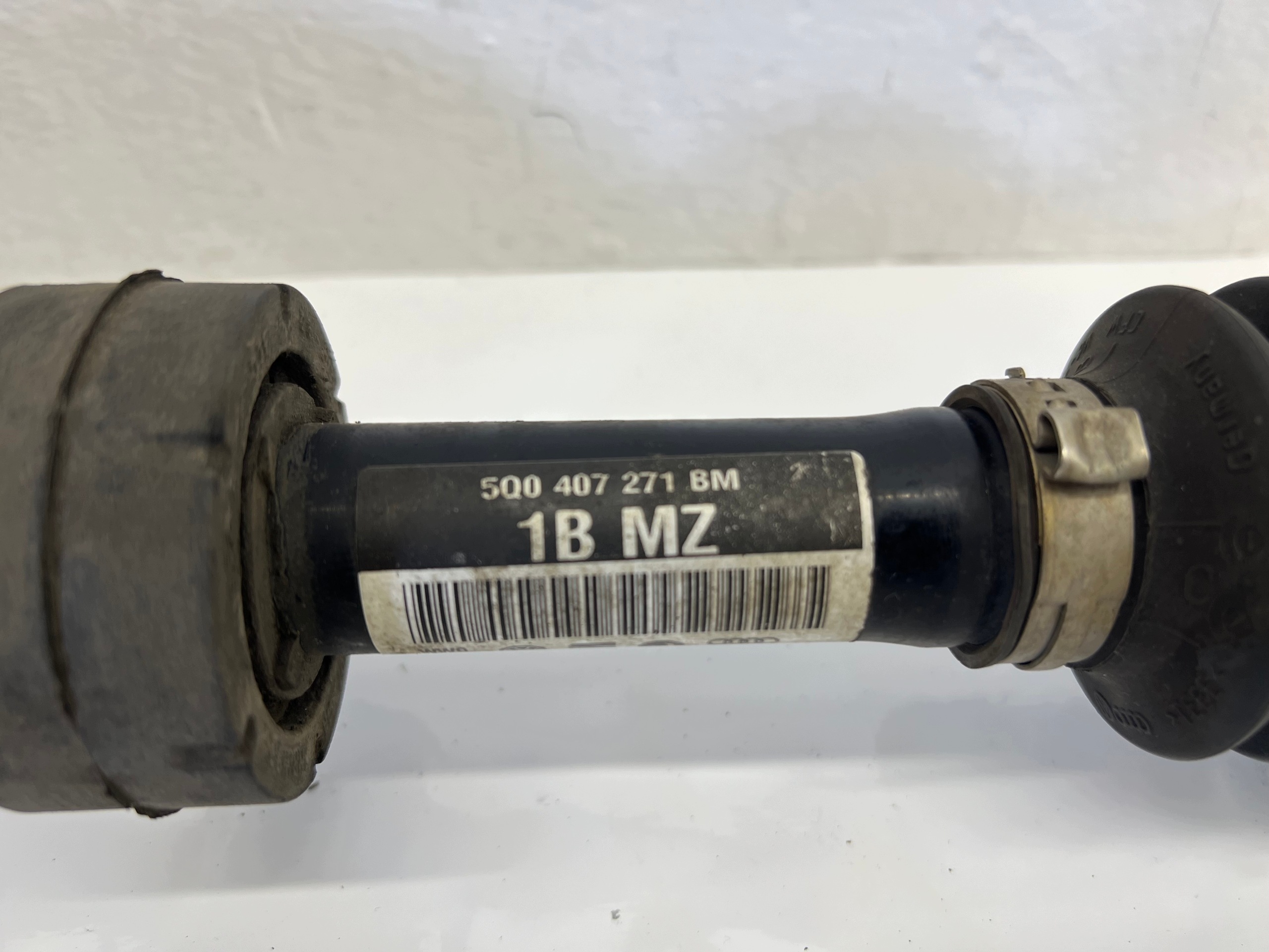 semi-axis left left front front short. AUDI A3 8V 2.0 TDI 5Q0407271BM MANUAL