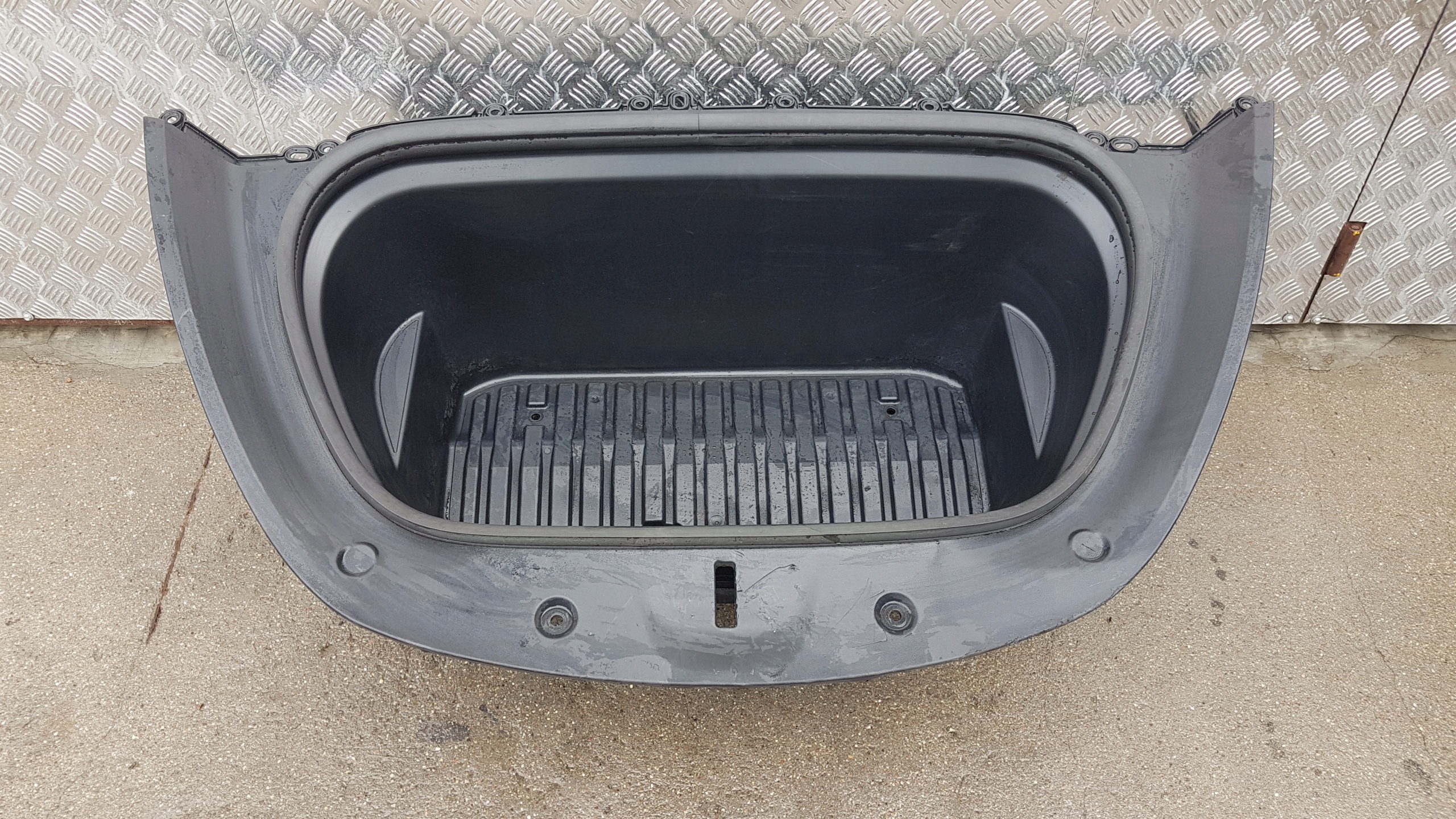 sump + spoiler TESLA Y