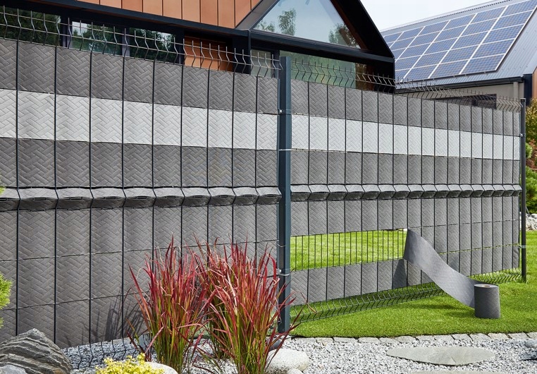 Taśma ogrodzeniowa 19,3cm x 26mb grafitowa Decomat