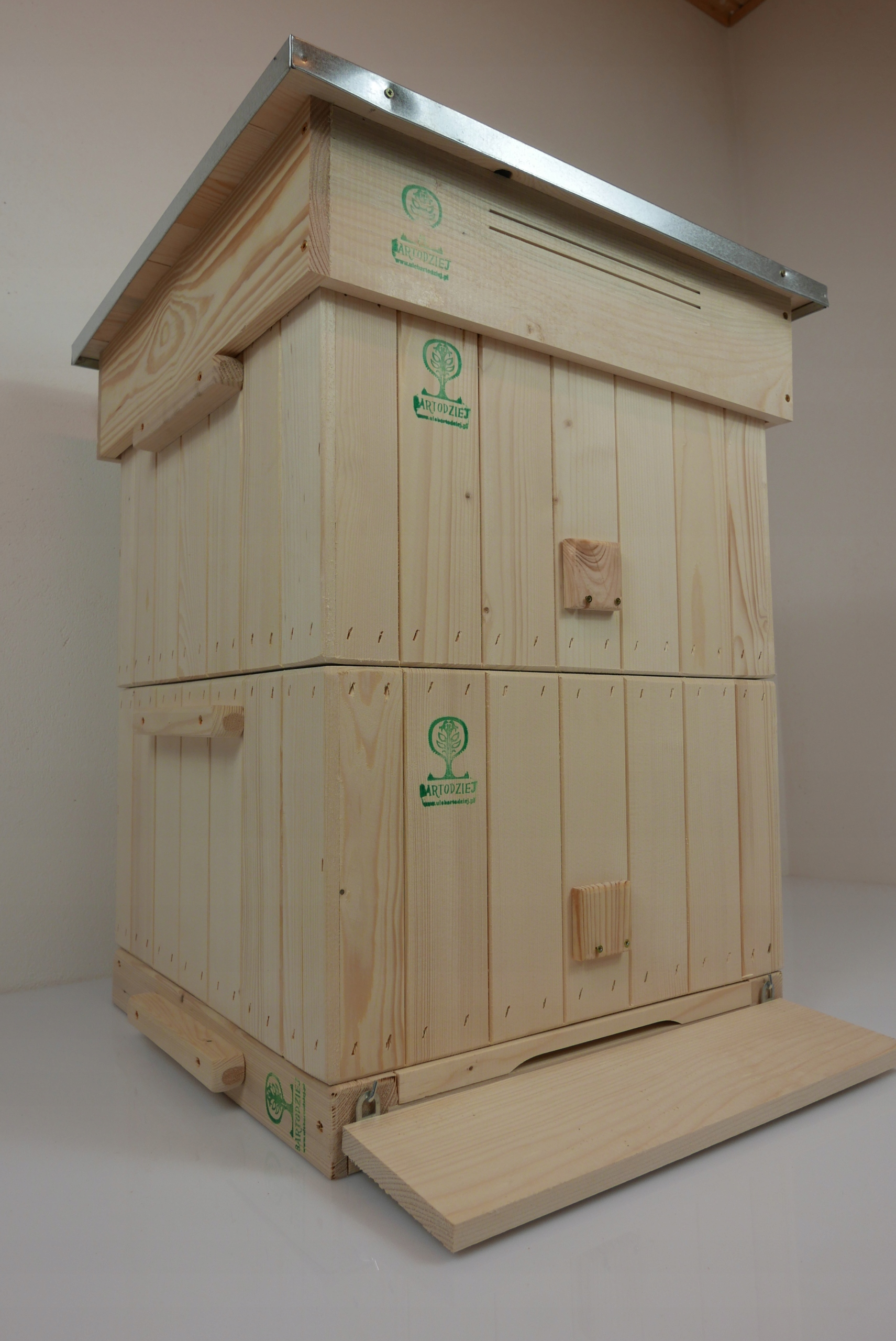 Ul WIELKOPOLSKI 12/ 2 KORPUSY Kod producenta 210