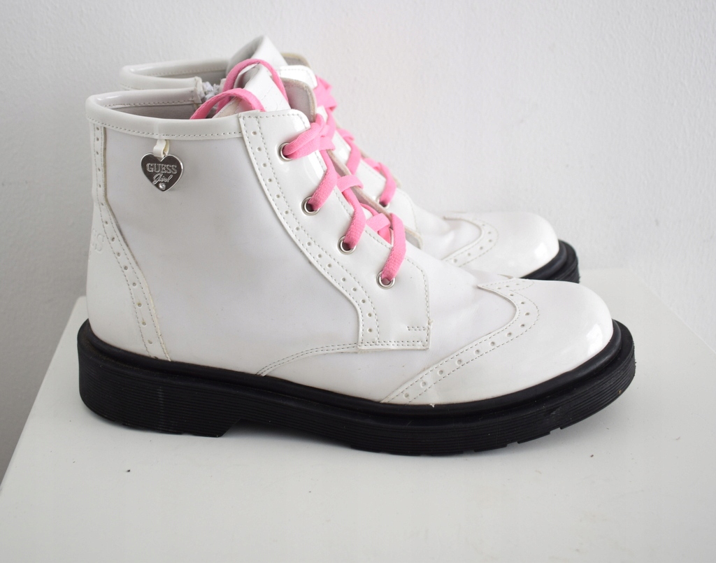 Guess typu combat kozaki białe lakierowane 38