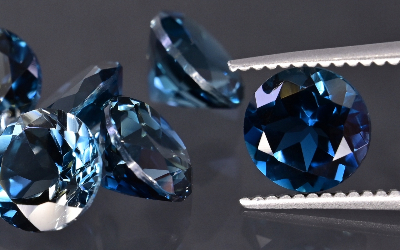 Topaz London Blue fazetovaný kulatý fi 8 mm