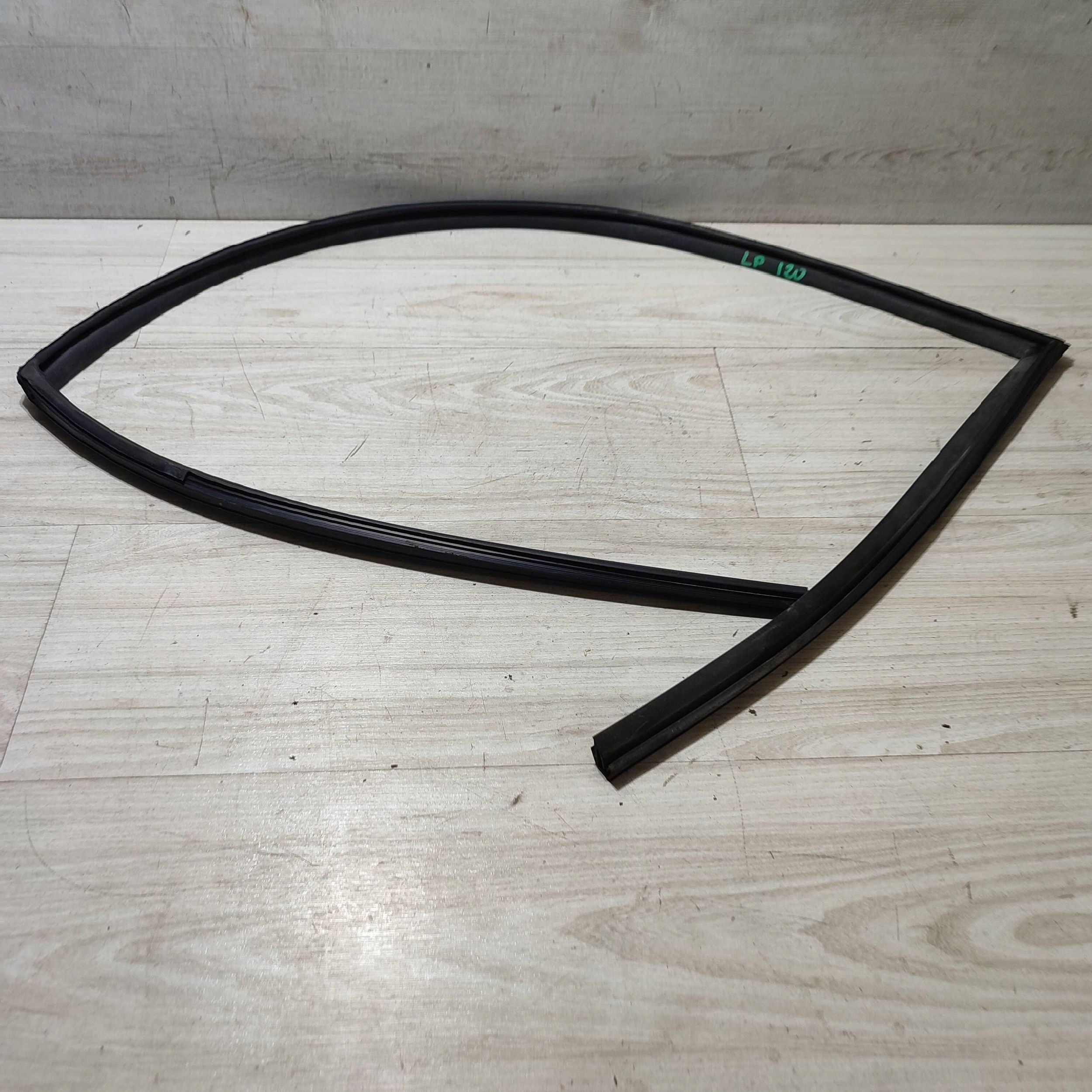 gasket windows door przednich front left Hyundai i20 (