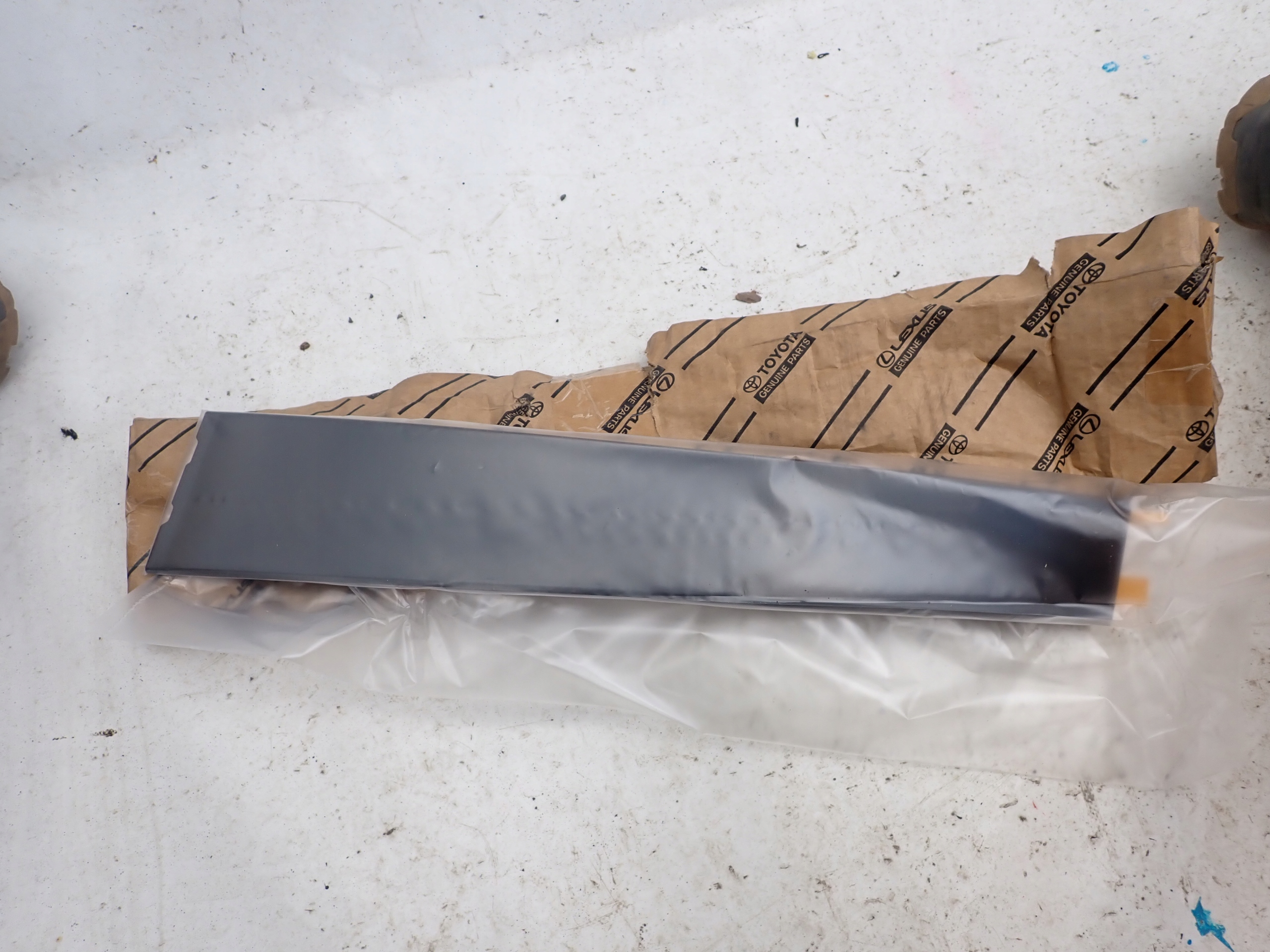 TOYOTA AURIS II 12-18 moulding SLUPKA right front