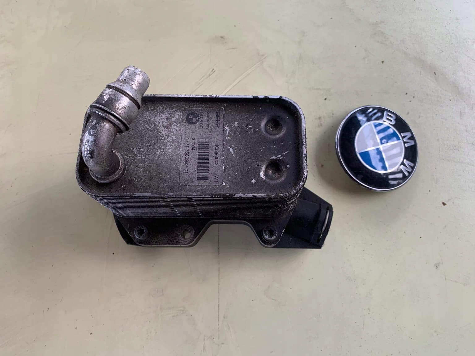 BMW E60 масляный радиатор 7560962