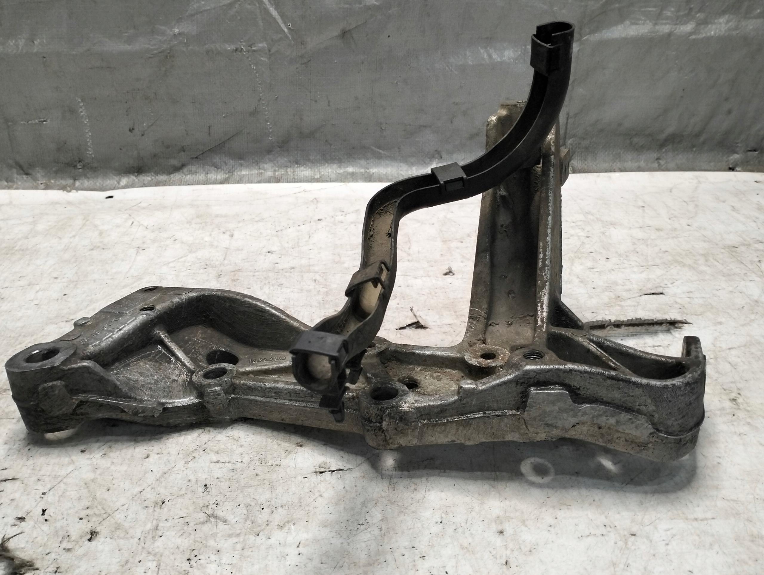 console arms left front AUDI A3 8P 1.9TDI 1K0199295F