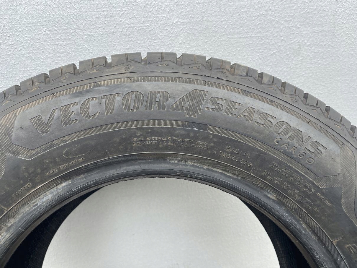 215/65/15C 104/102T GOODYEAR VECTOR4SEASONS CARGO Model VECTOR4SEASONS CARGO
