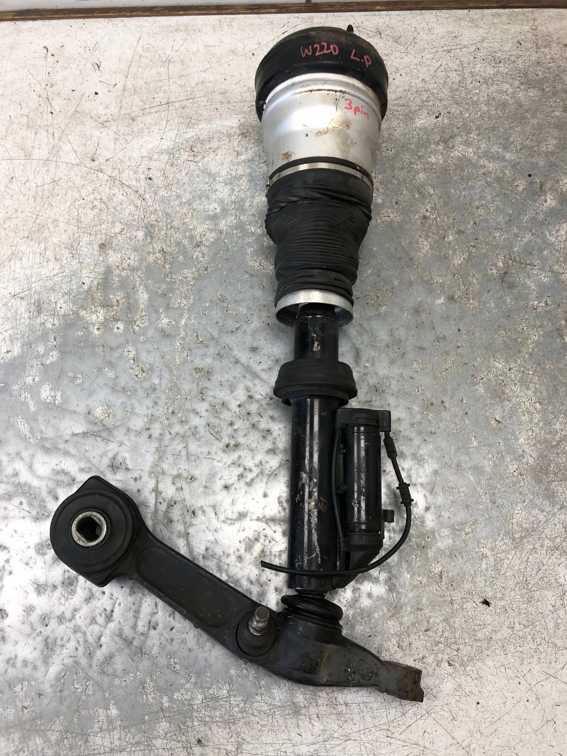 shock absorber left front 3 PIN MERCEDES W220 A2203270092