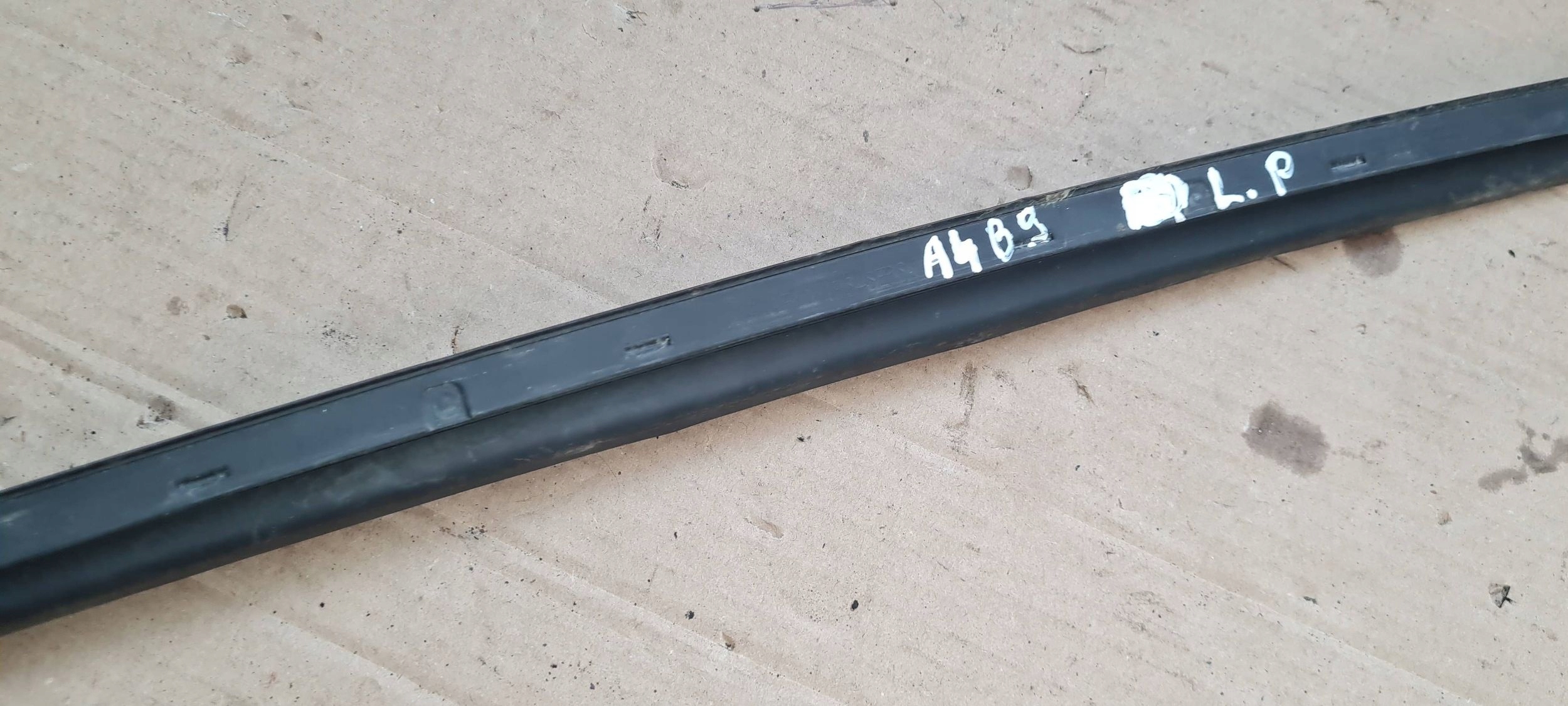 A4 B9 8W moulding cap windows CZOLOWEJ left 8W0854327C