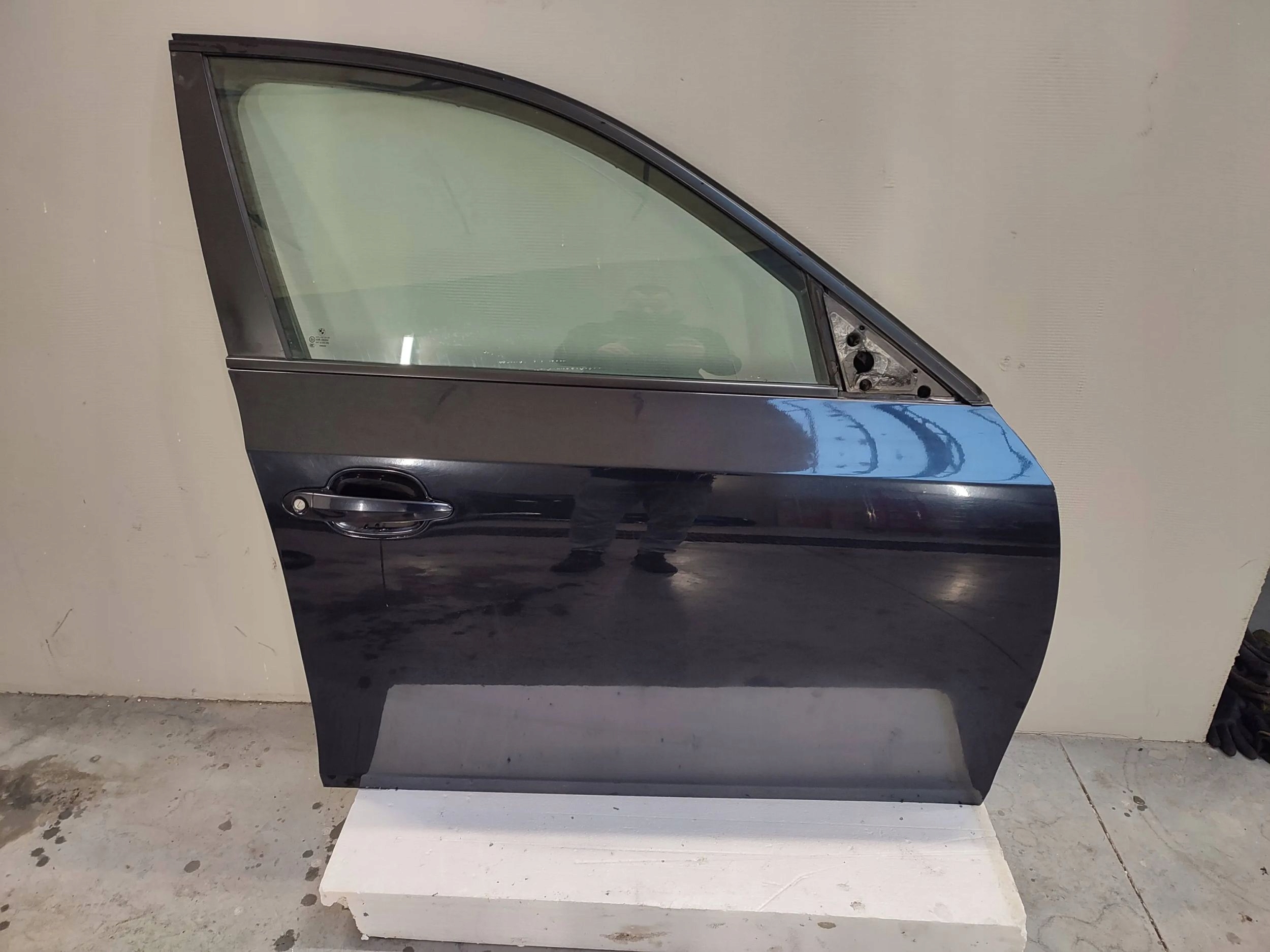 dveře pravý předek BMW 5 E60 E61 Carbonschwarz Metallic (416)
