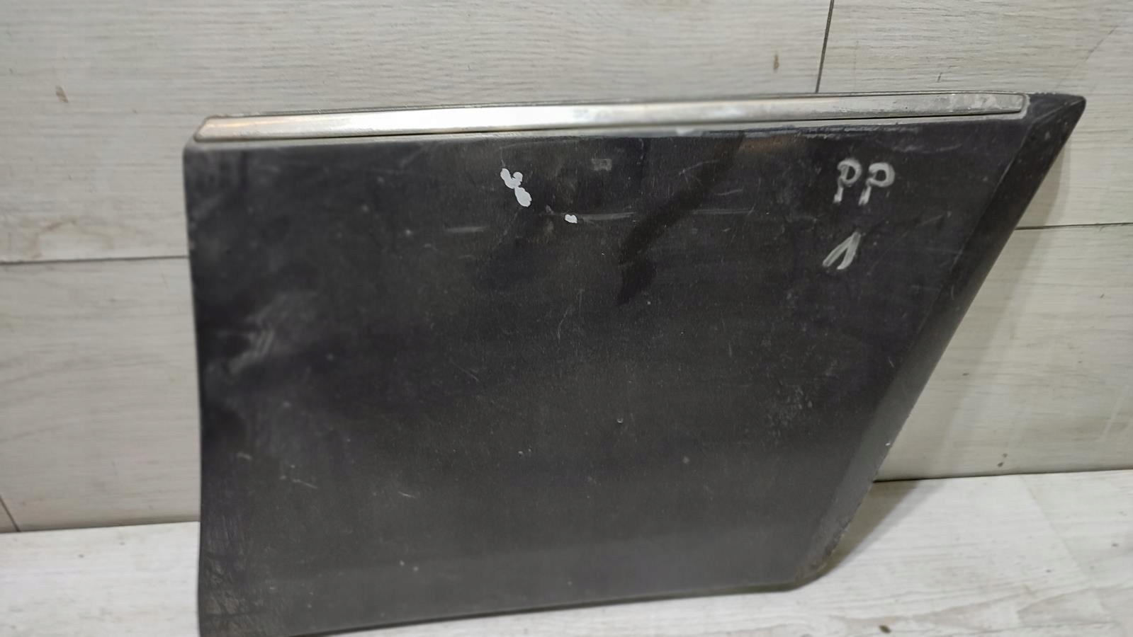 lišta blatníku pravý předek Mercedes w124