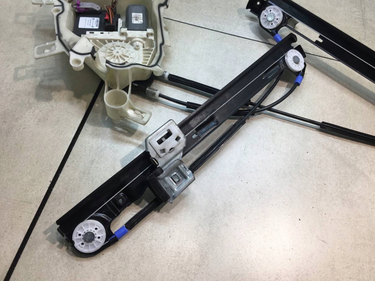 window regulator right front SEAT TOLEDO III 5P0837402A