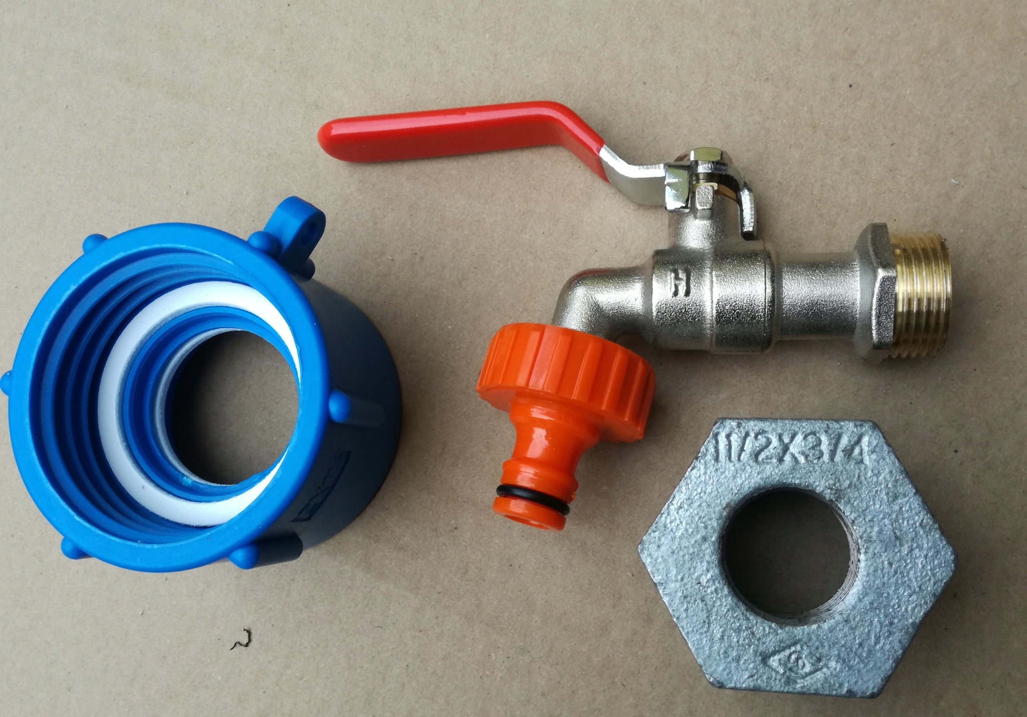 ZAWÓR 3/4 Z REDUKCJĄ DO ZBIORNIKA 1000L MAUZER Pojemność zbiornika 1000 l