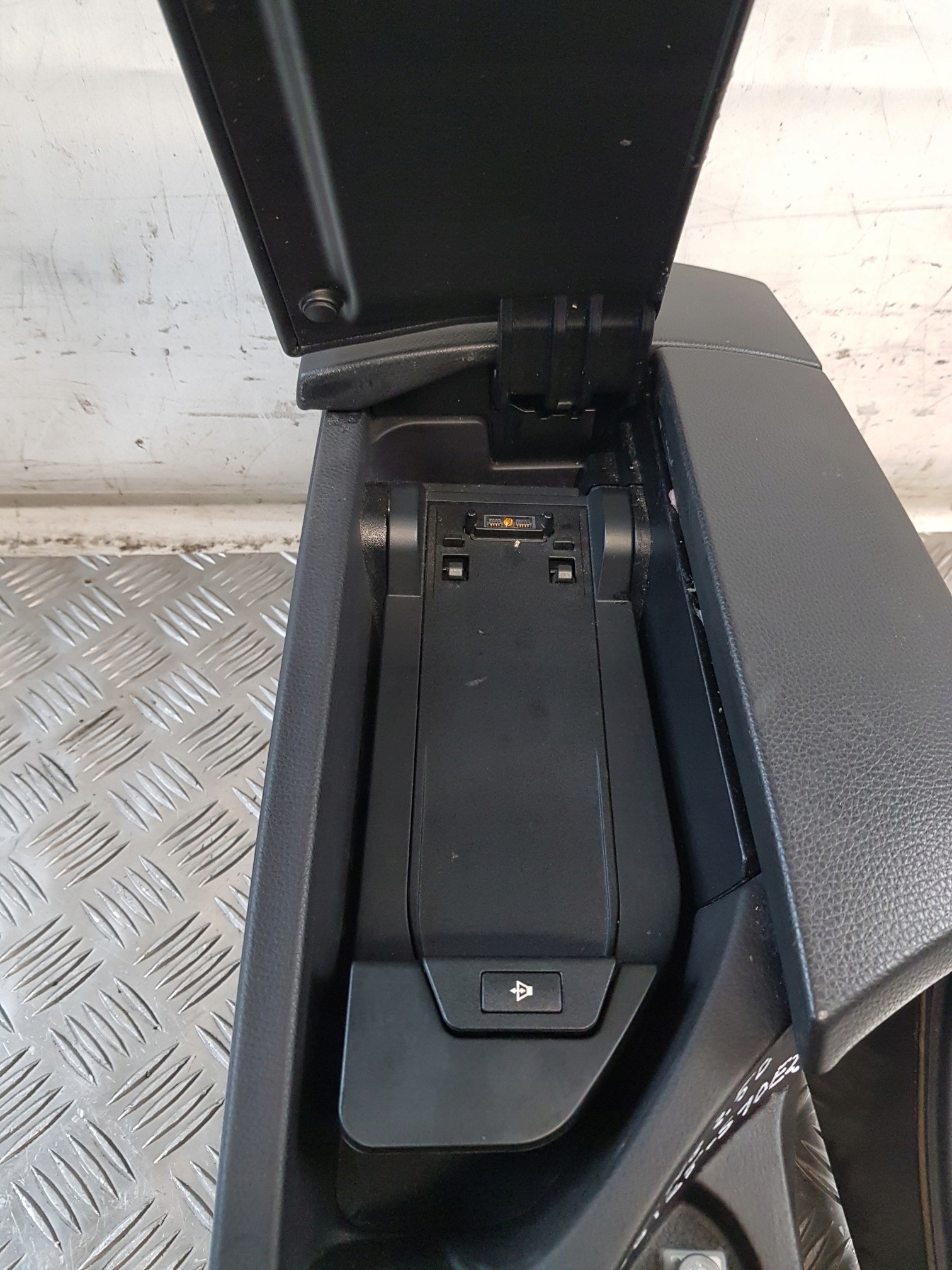 TUNEL central armrest 7034086 + POKRETLO IDRIVE BMW E61 04R