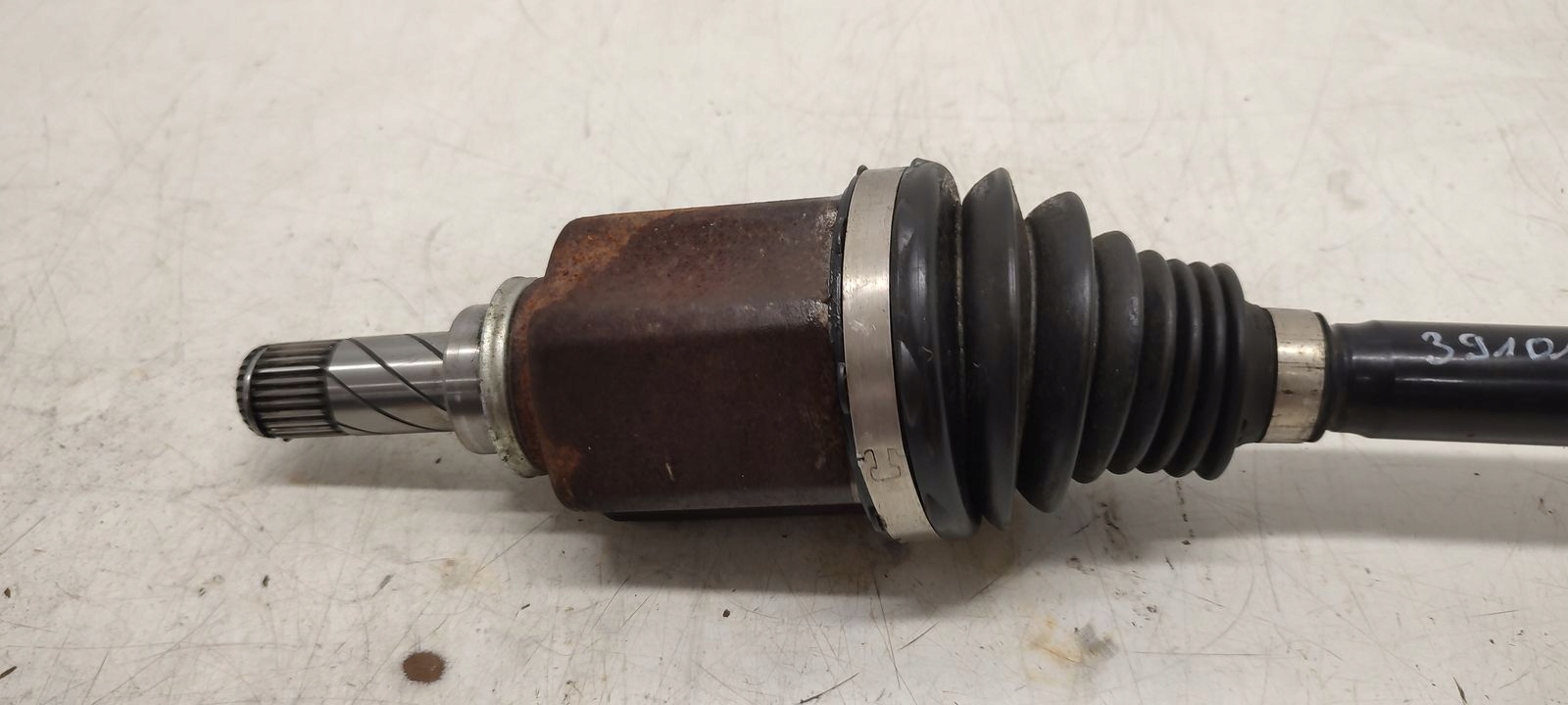 semi-axis left short. Renault Kadjar 1,3 TCE