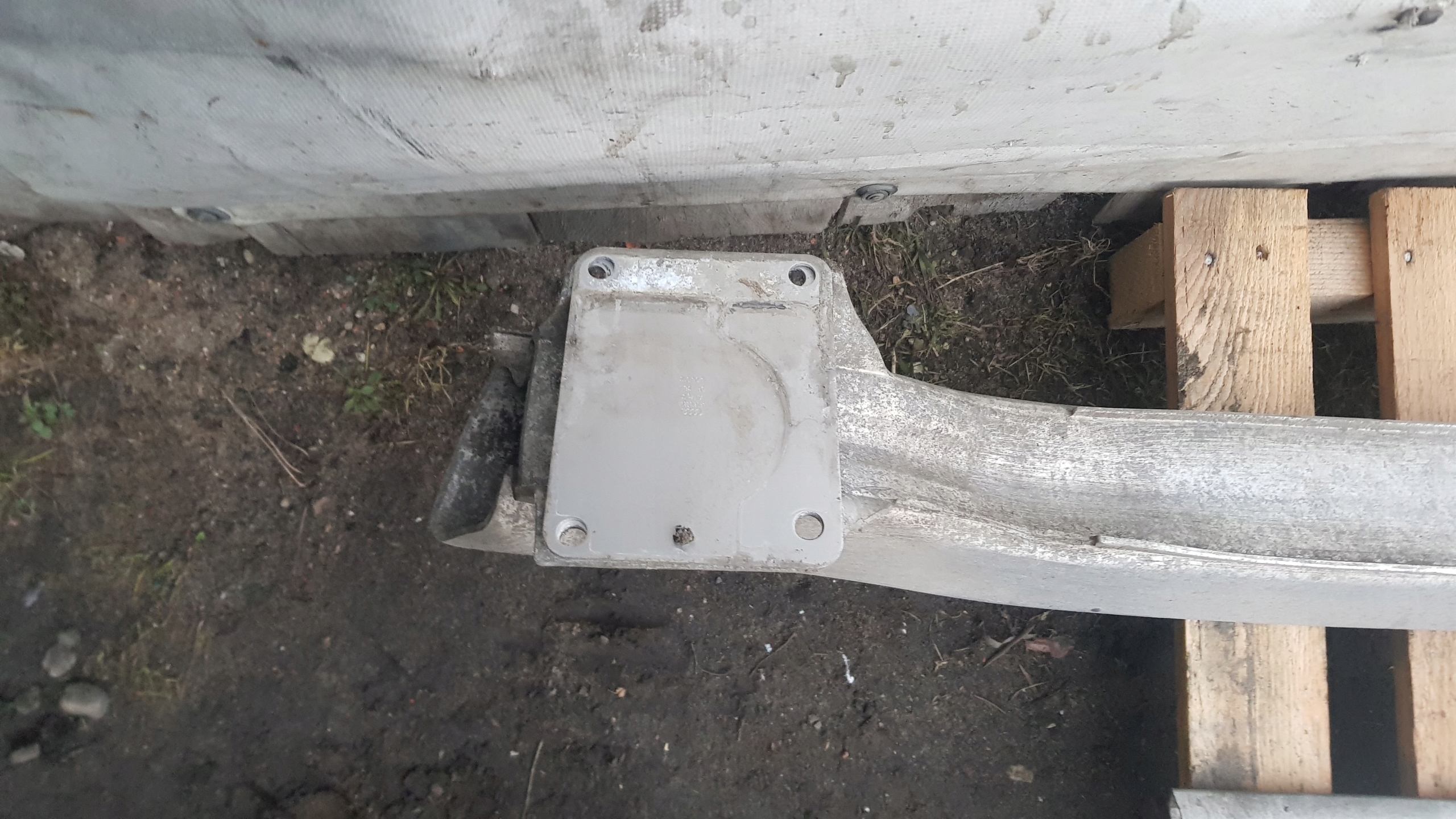 AUDI A8 D3 bumper support rear part pillar ABSORBER