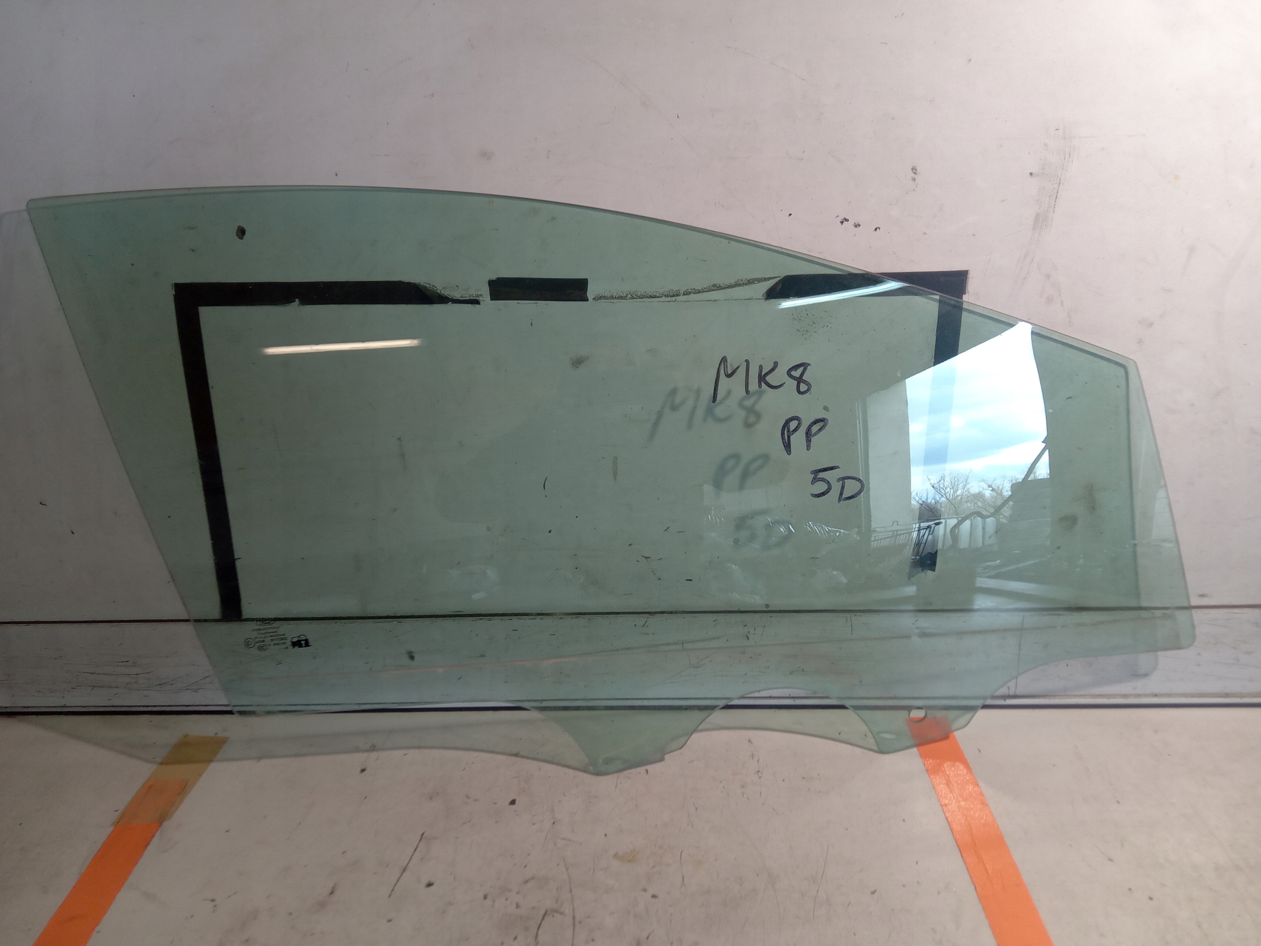 H1BBA21410A - FORD FIESTA MK8 СТЕКЛО ПРАВОЙ ДВЕРИ 5 D