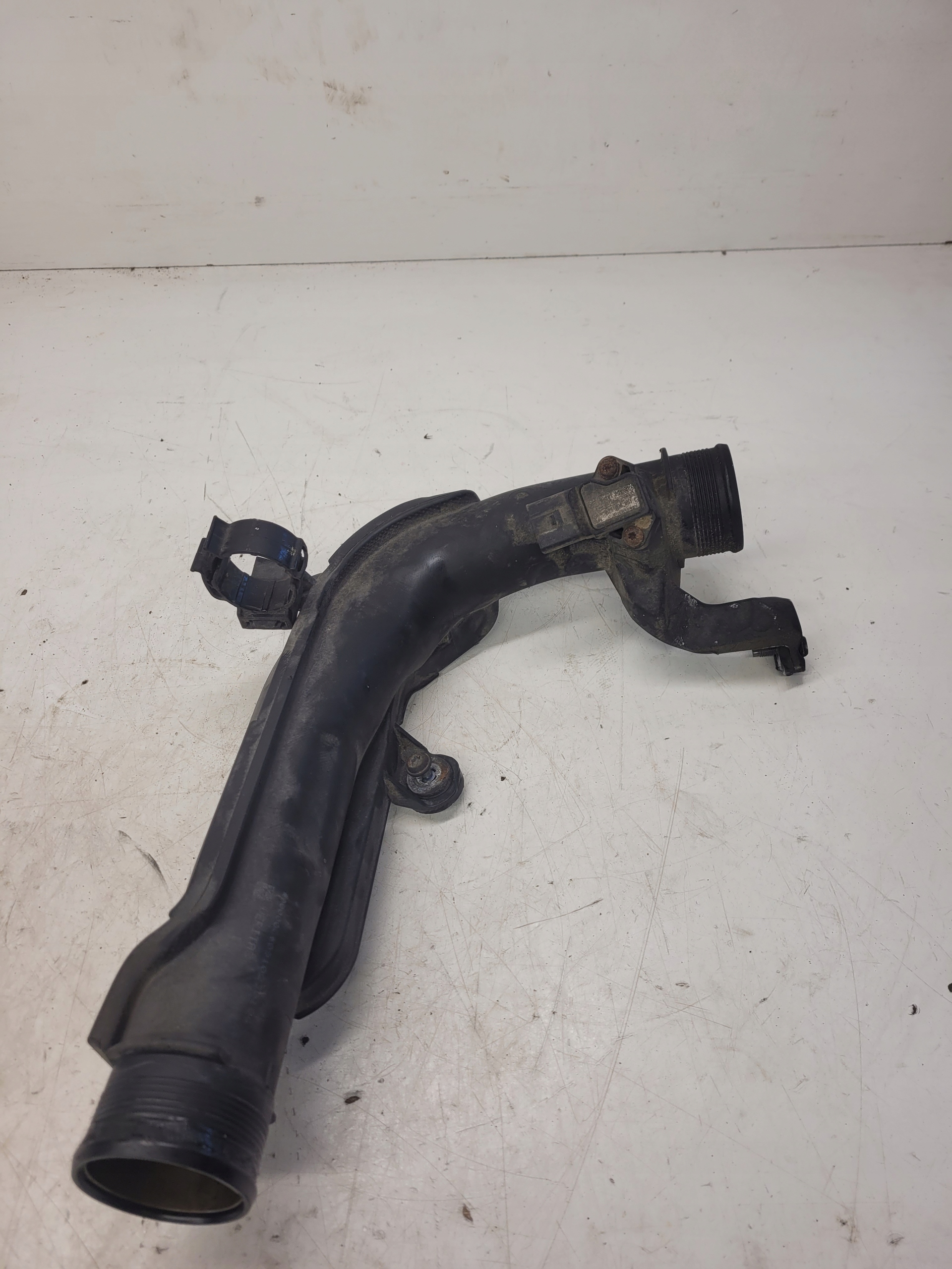trouba hadice intercoolera AUDI VW SKODA 1K0145770AE