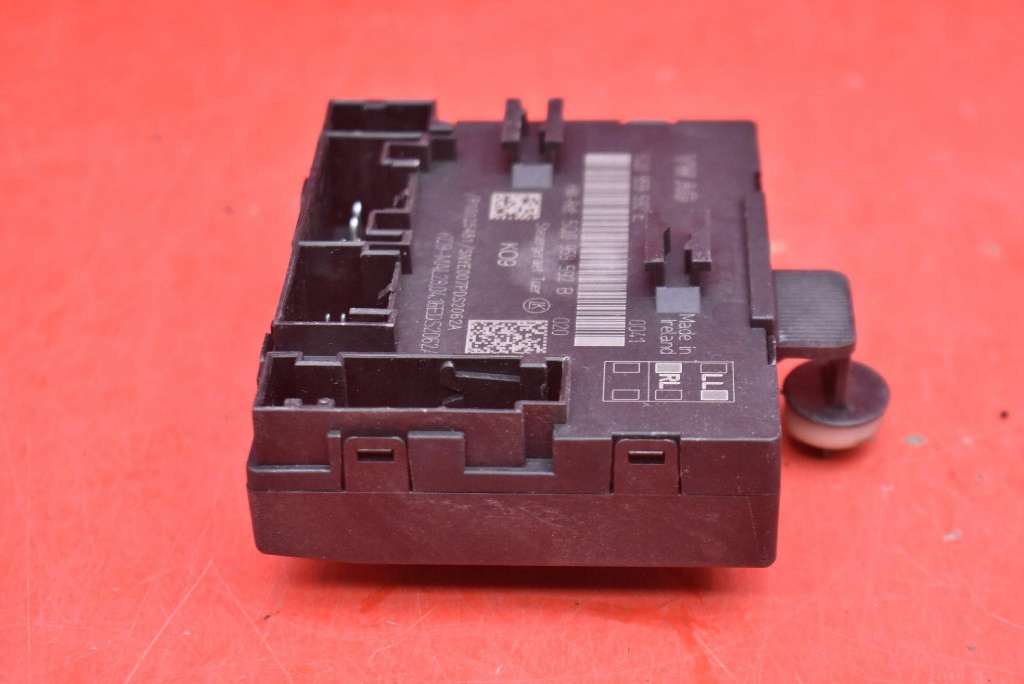control unit module door right front 5Q0959592 VW PASSAT B8 sedan 14-20