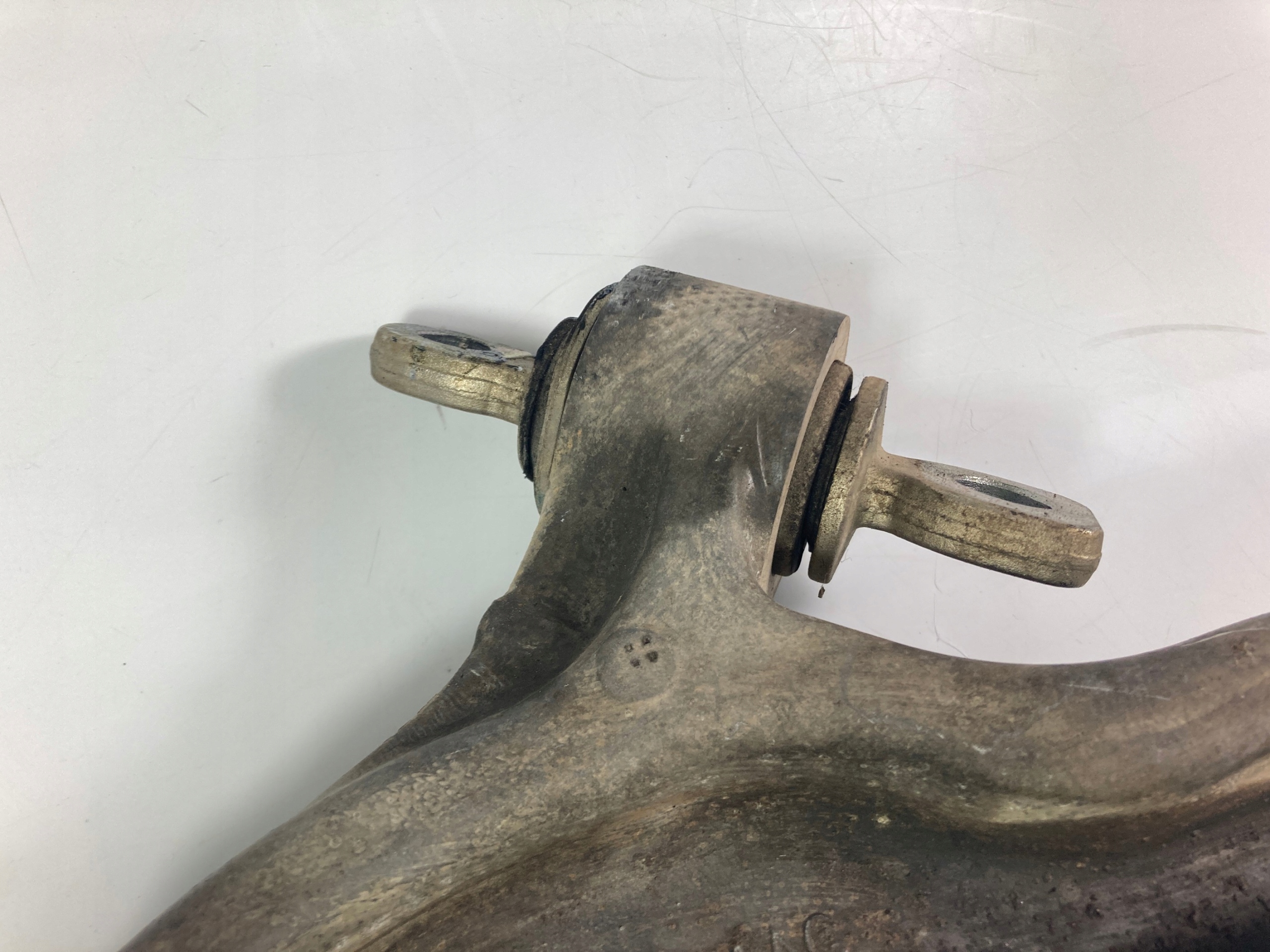 Chrysler Pacifica hybryda 2017-26 arm left front front