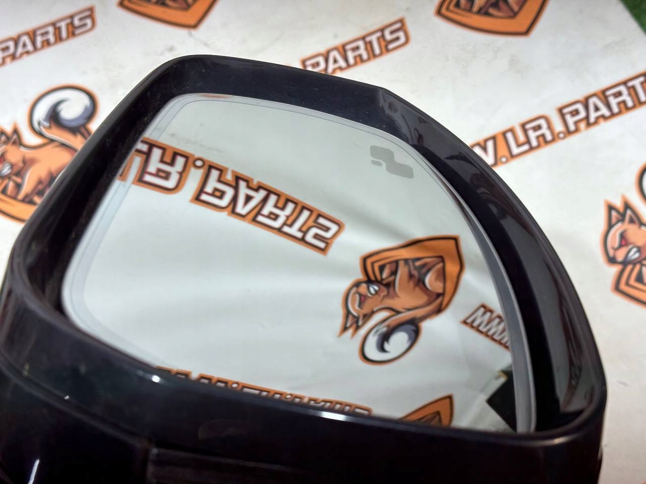 LUSTERKO LEWE KOMPLET LAND ROVER L462 HY3217E699GB Typ samochodu 4x4/SUV Samochody osobowe