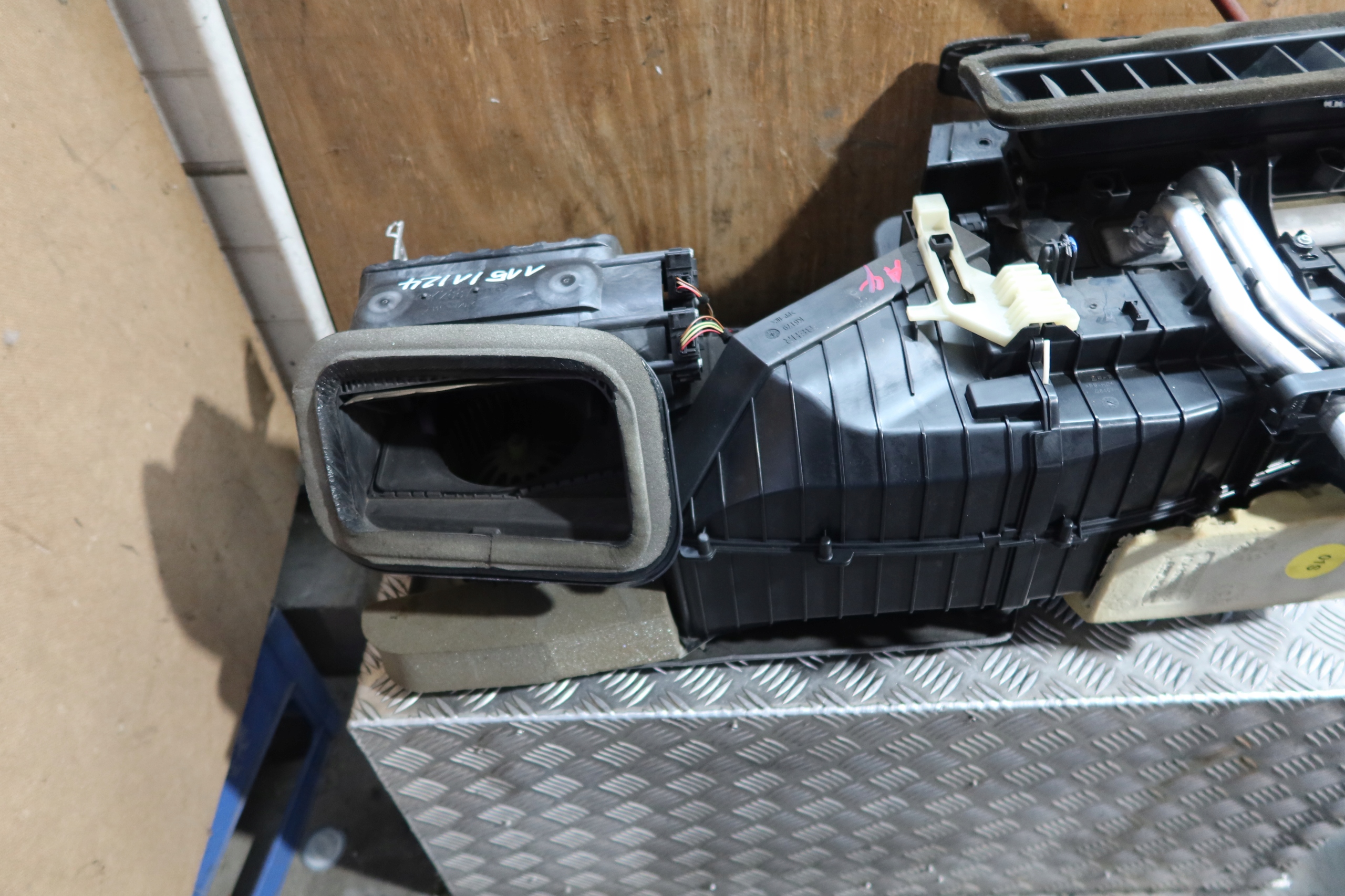 радиатор отопителя Audi A4 B8 9K1820005Q