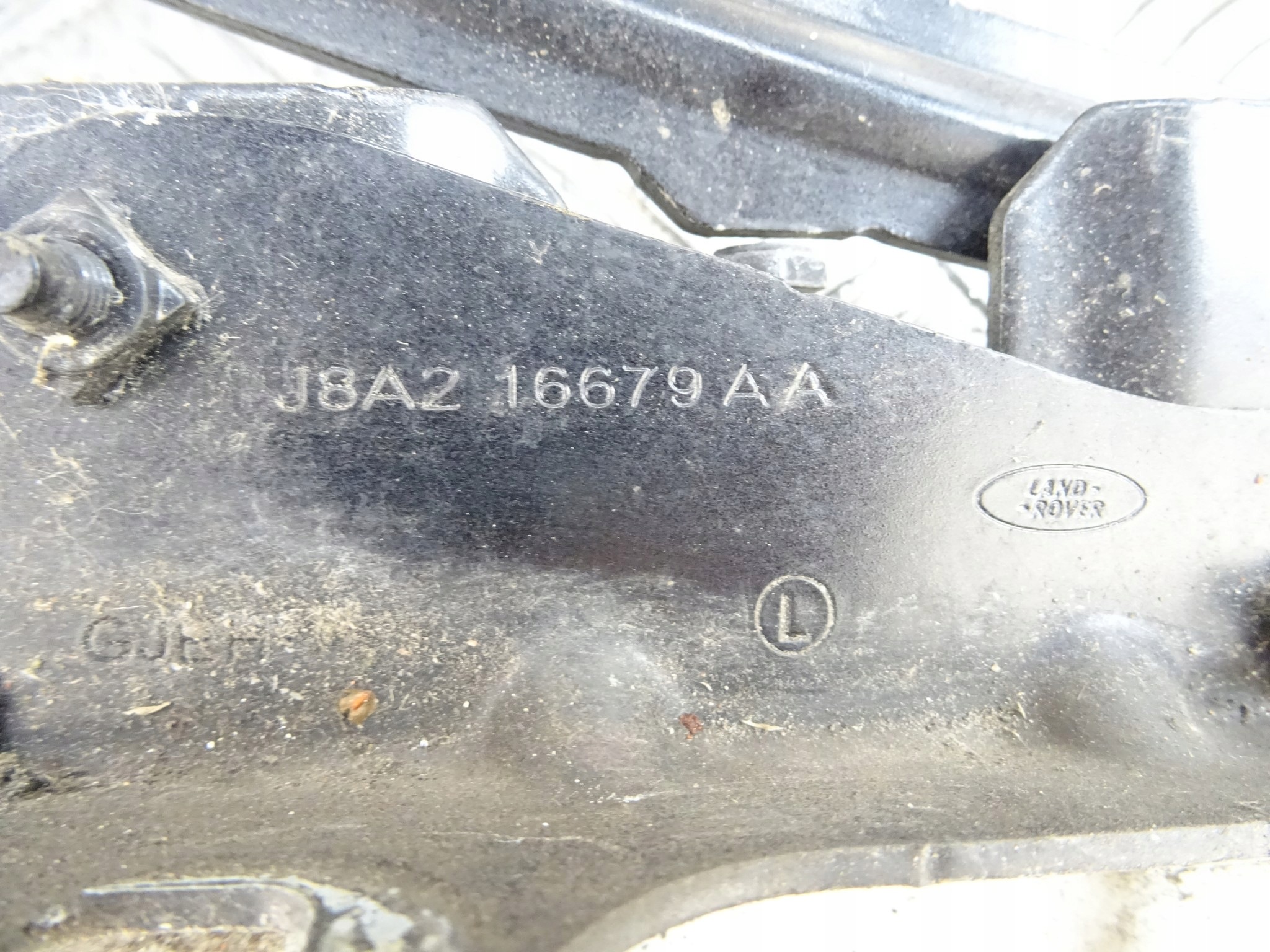 RANGE ROVER VELAR hinge bonnets left J8A2-16679
