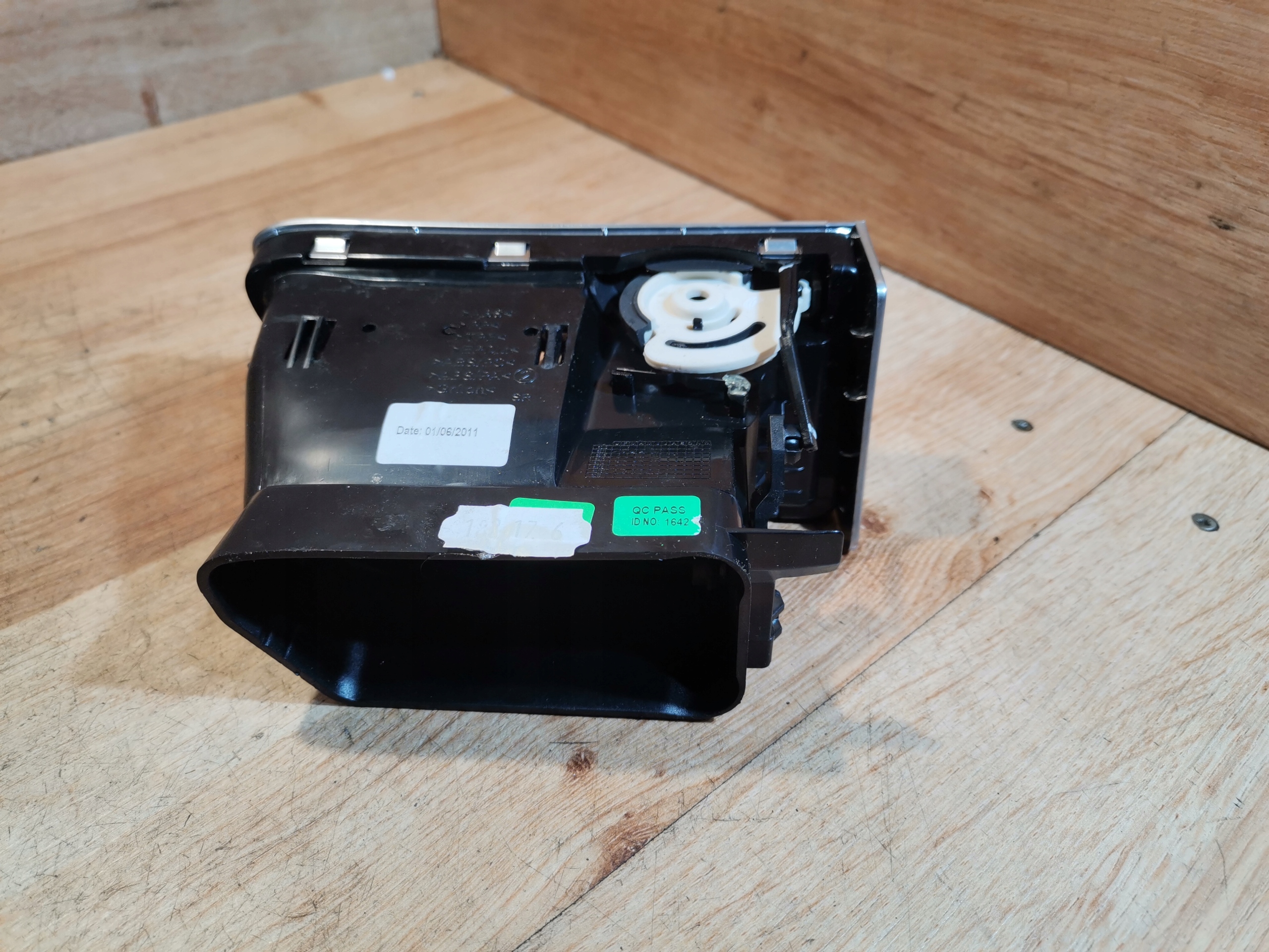 grid air conditioning devices right front PEUGEOT 508 and 9686445377
