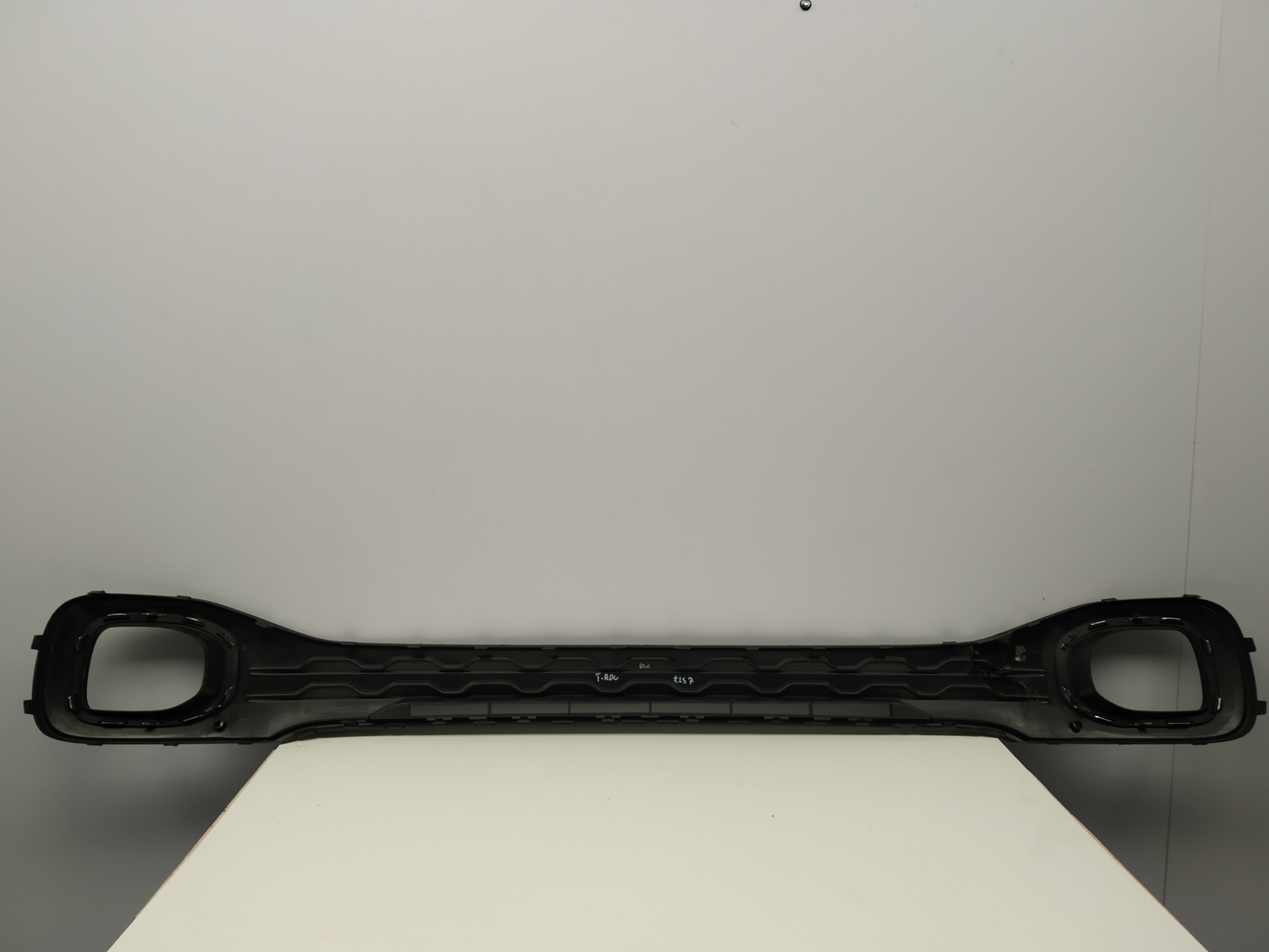 Vw T Cross grid chrom of a bumper front central OM 2gm moulding cap