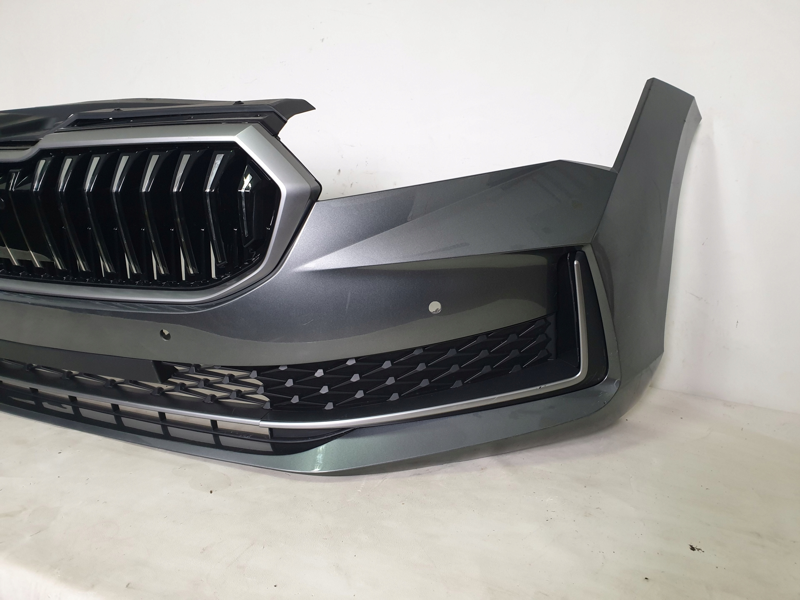 SKODA SUPERB IV 3P0 23-> bumper front front 4 x PDC cover 3P0807221