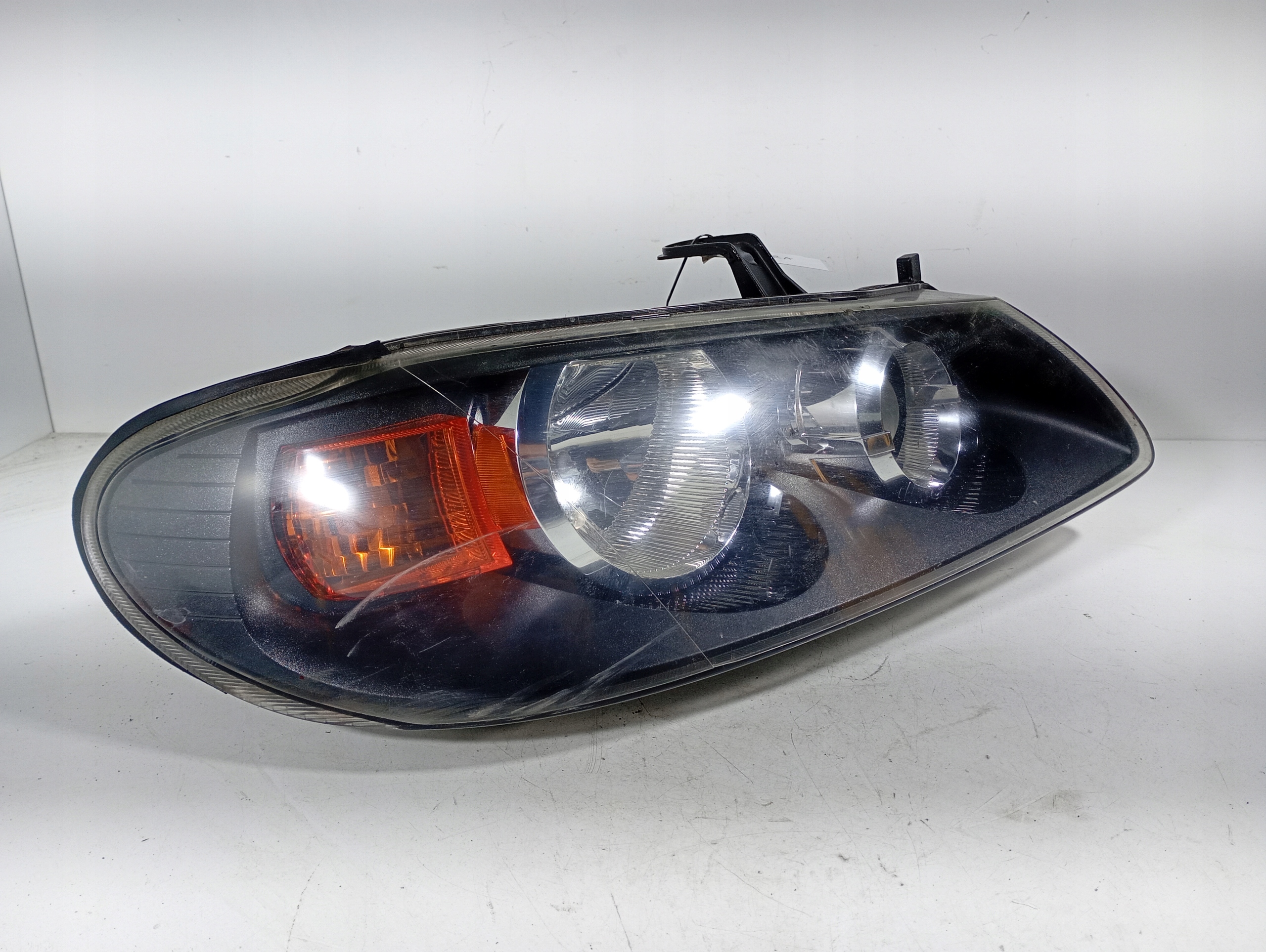 Nissan Almera N16 00-06 REFLEKTOR right front front