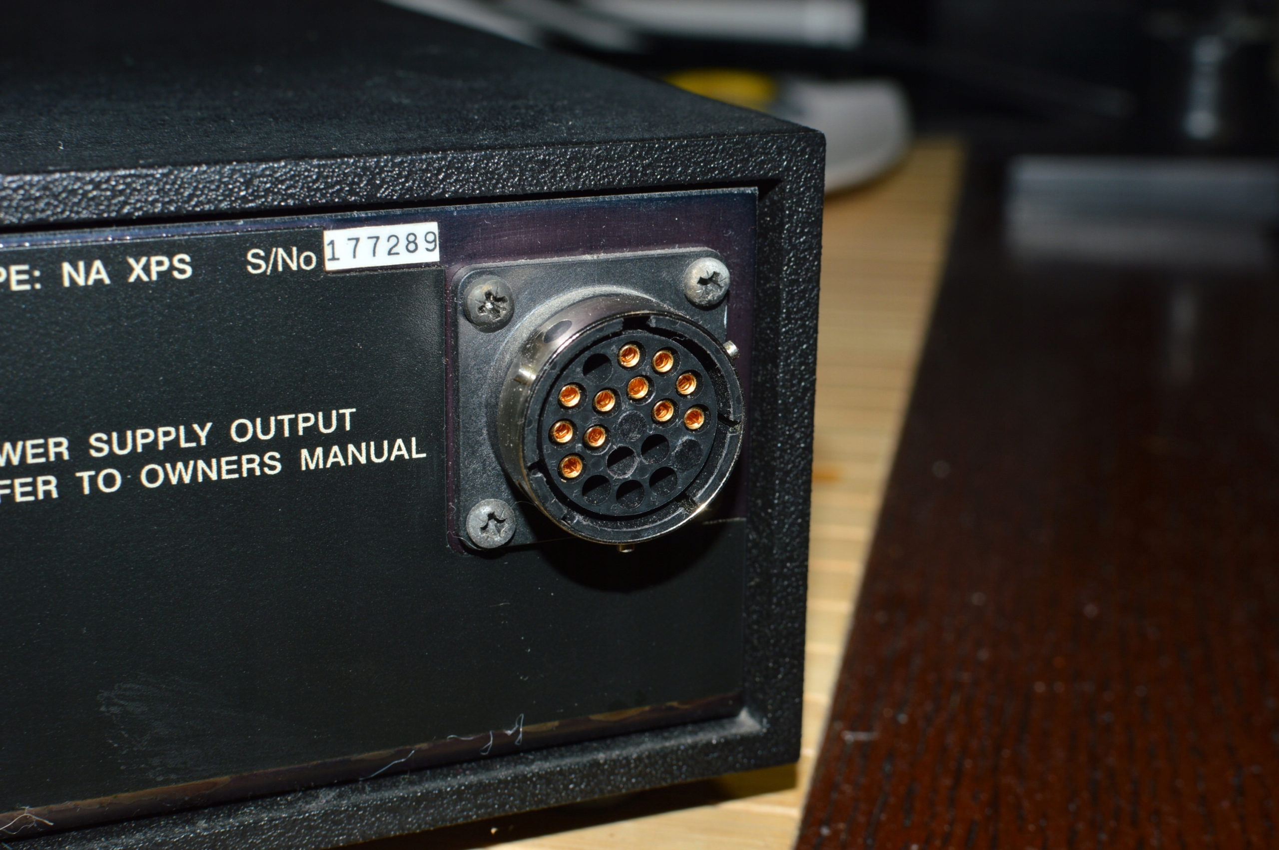 Zasilacz Naim Audio XPS + Burndy Model XPS