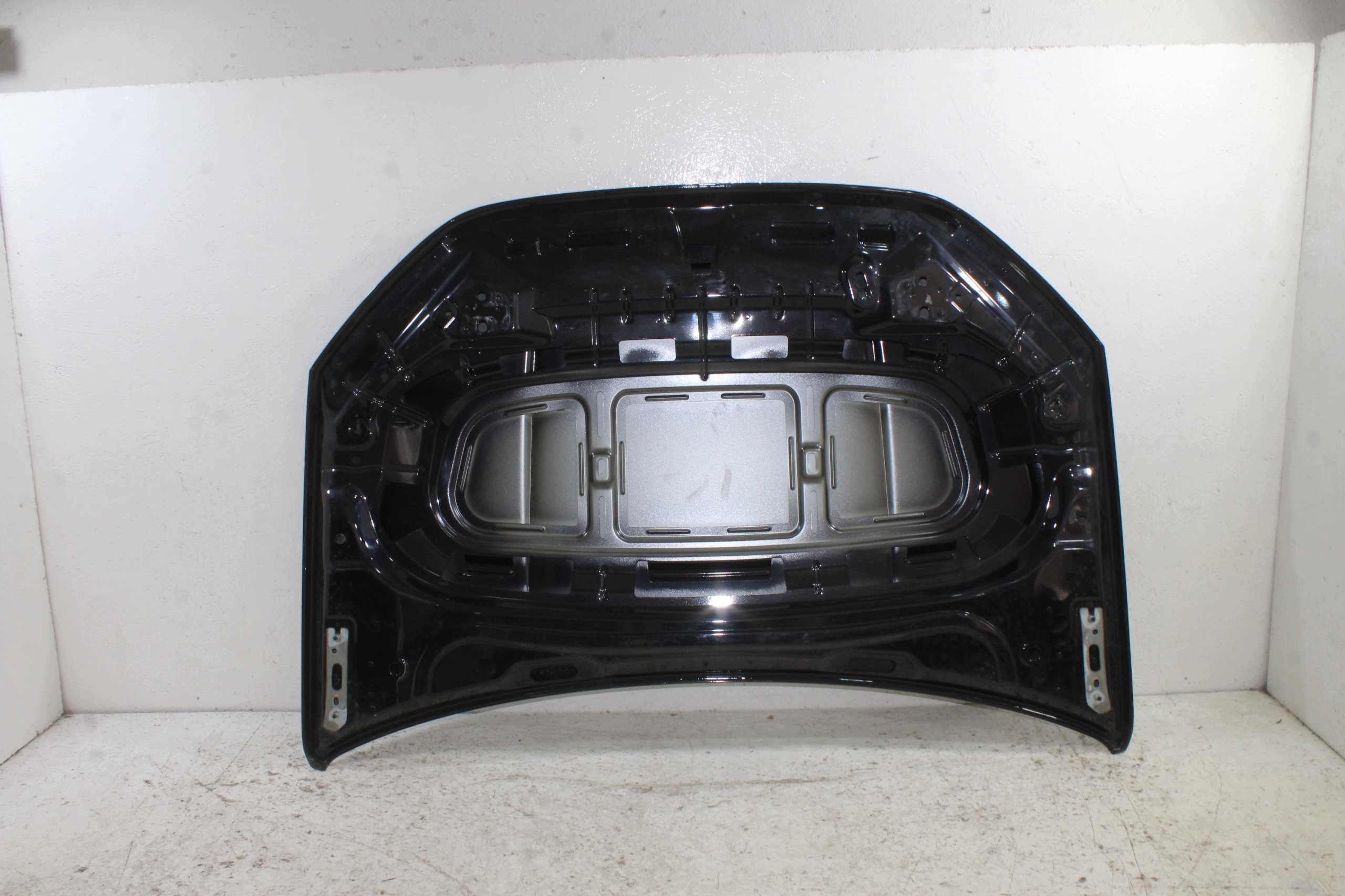 VW Taigo bonnet 2G7823155B