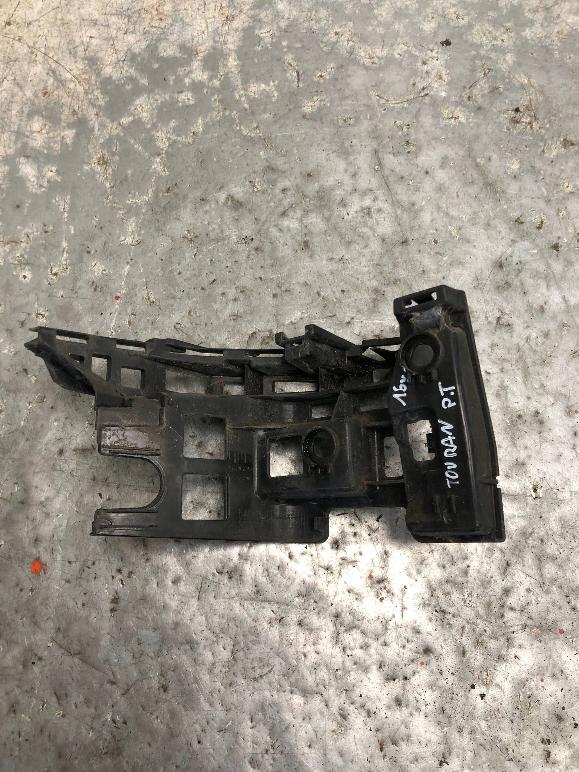 bumper bracket right rear part VW TOURAN III 5TA807454