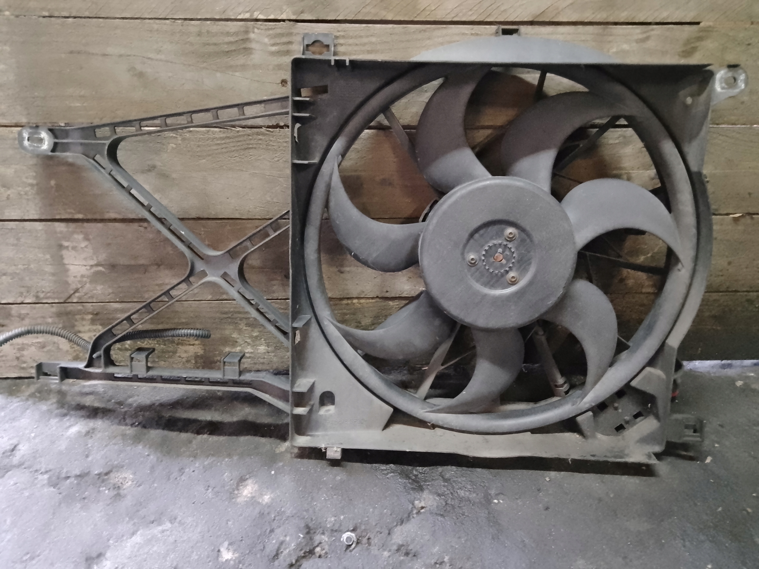 ventilátor chladiče Opel Z18XER 1.8 140 km